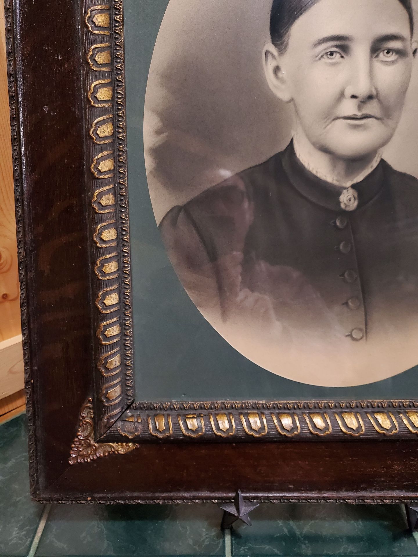 Antique Picture Frame With Instant Family History - image 3 of 11