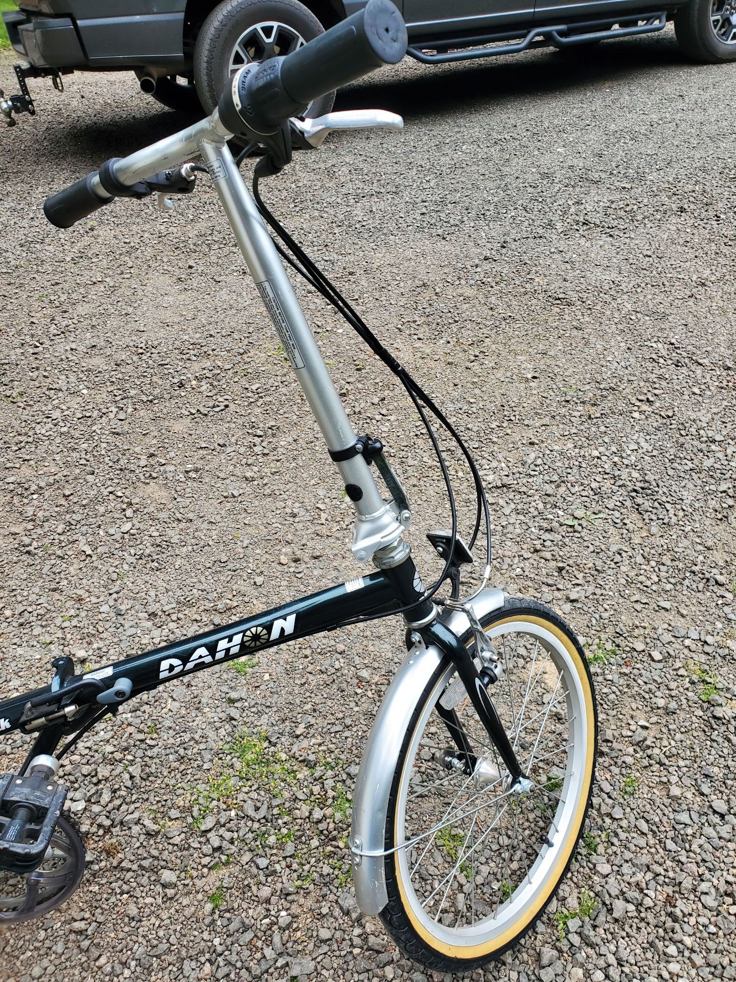 Dahon Boardwalk Folding Bike - image 5 of 7