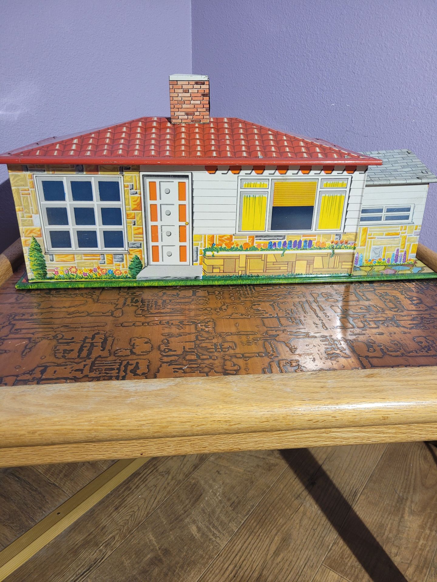Tin Toy Doll House With Furniture. #1 - image 6 of 6