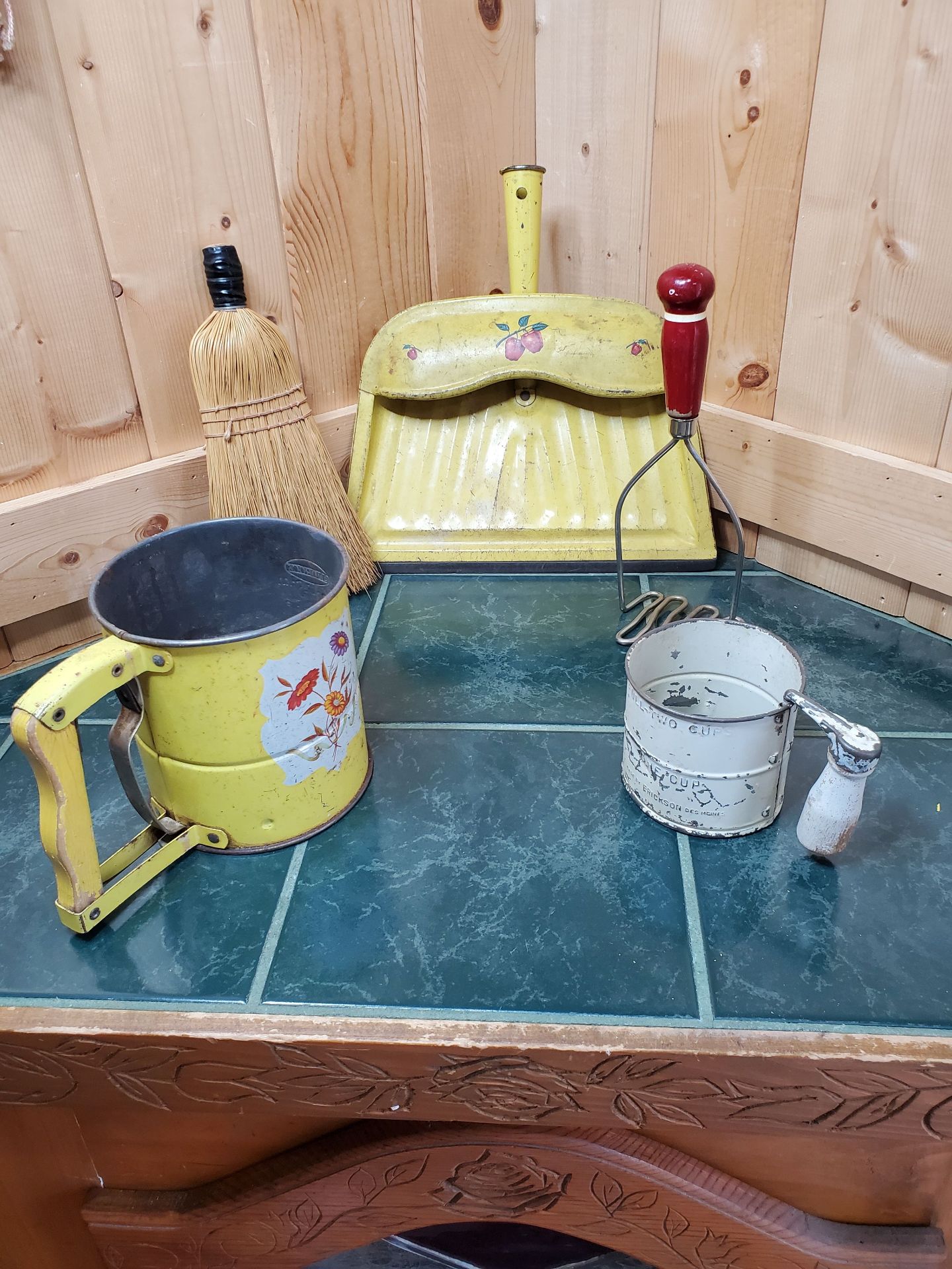 Another Handy Vintage Lot - image 1 of 8