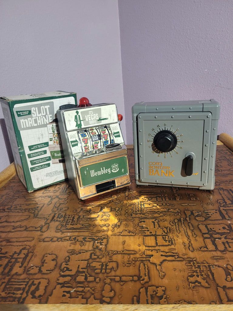 Toy Slot Machine And Coin Sorter Bank - image 1 of 5
