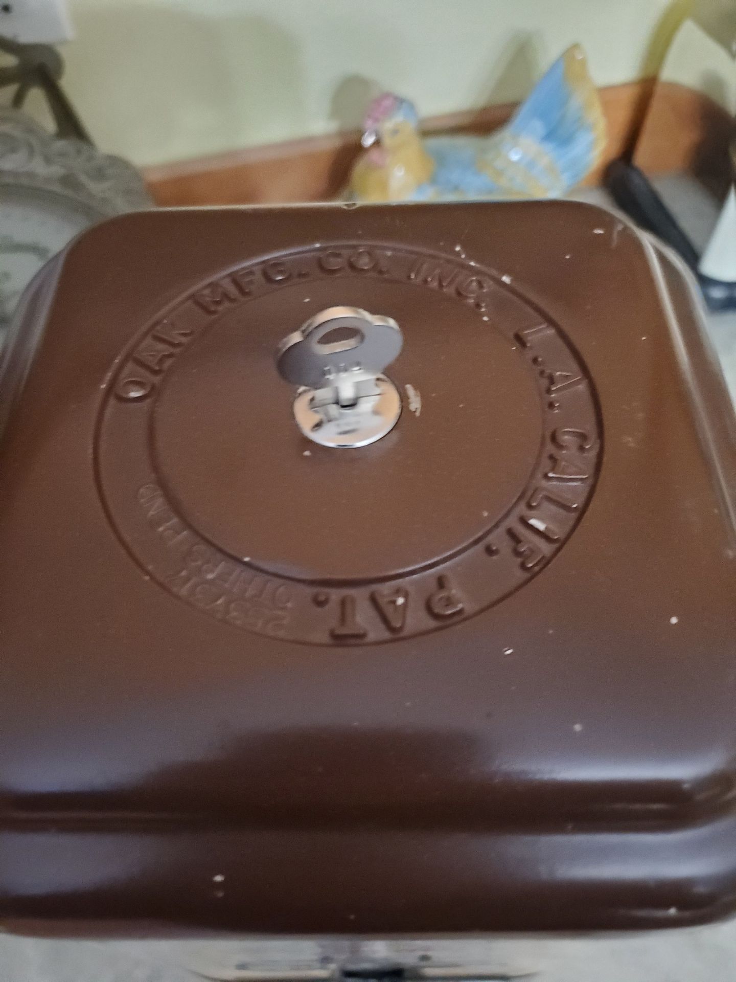 1 Cent Peanut Dispenser. - image 5 of 6