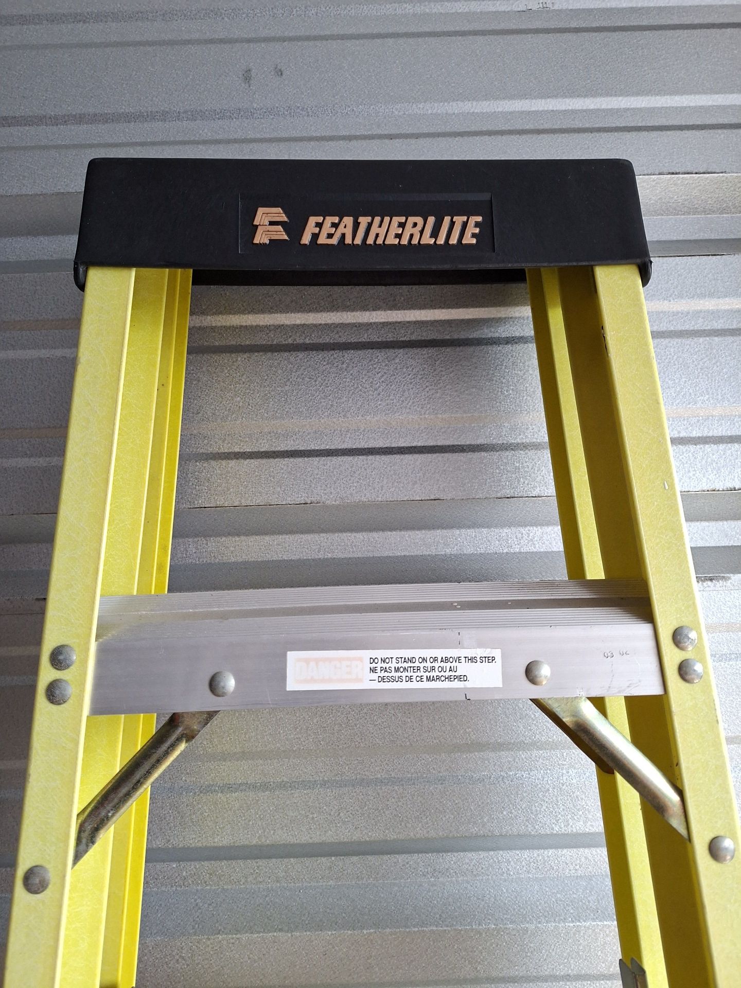Featherlite Folding Step Ladder, 300lbs Load Rating,  Heavy Duty - image 2 of 7