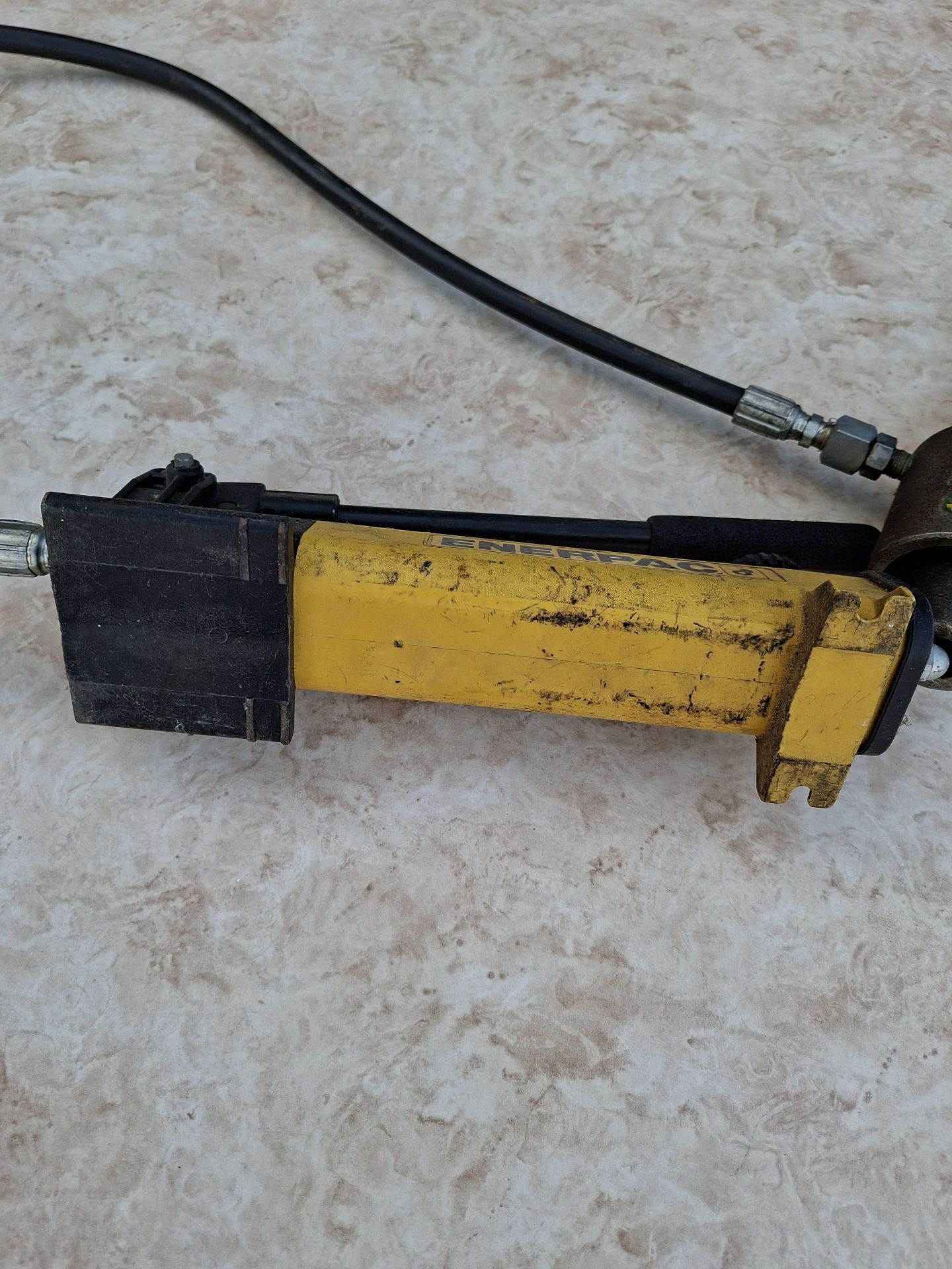 Enerpac Hydraulic Hand Pump and Cylinder - image 5 of 11