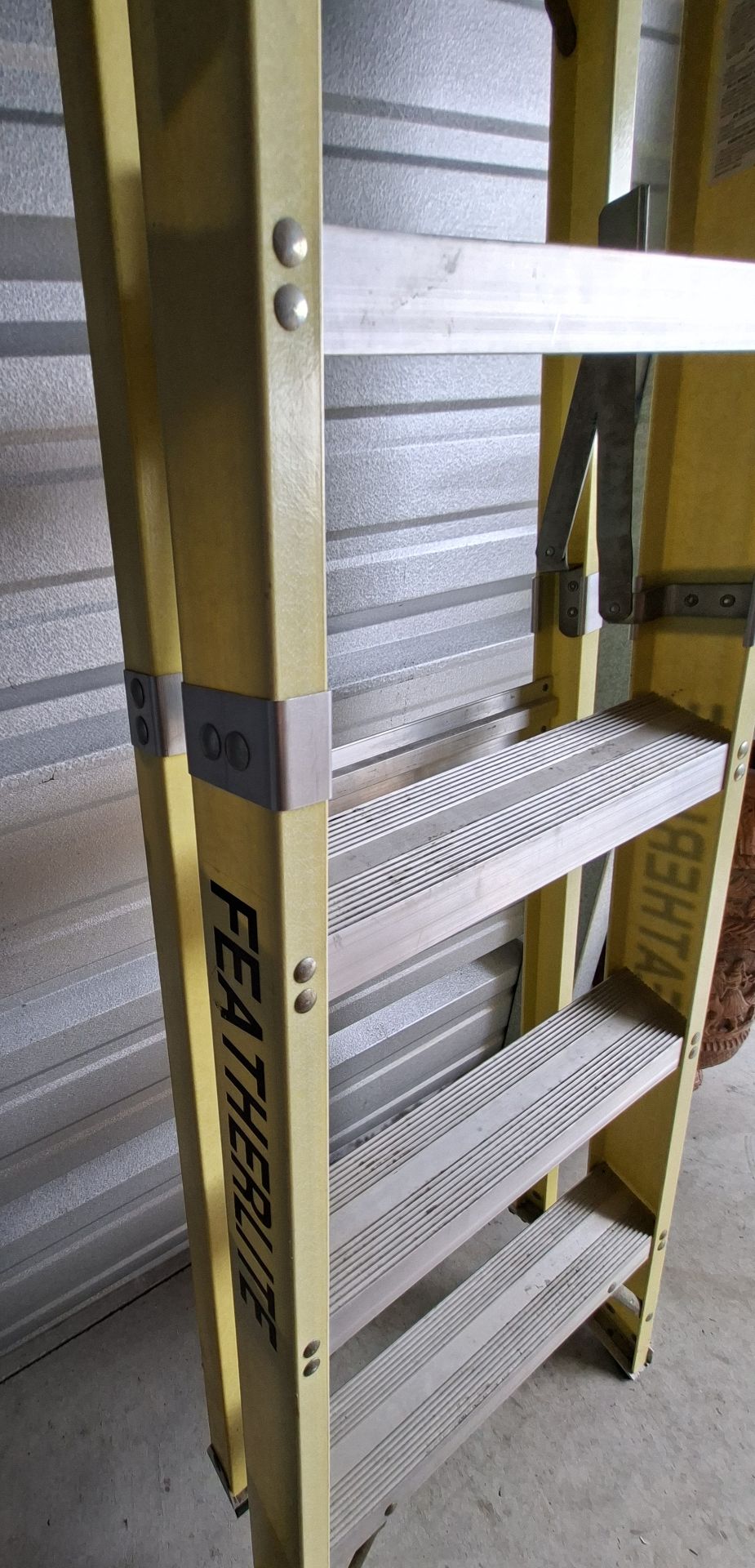 Featherlite Folding Step Ladder, 300lbs Load Rating,  Heavy Duty - image 5 of 7