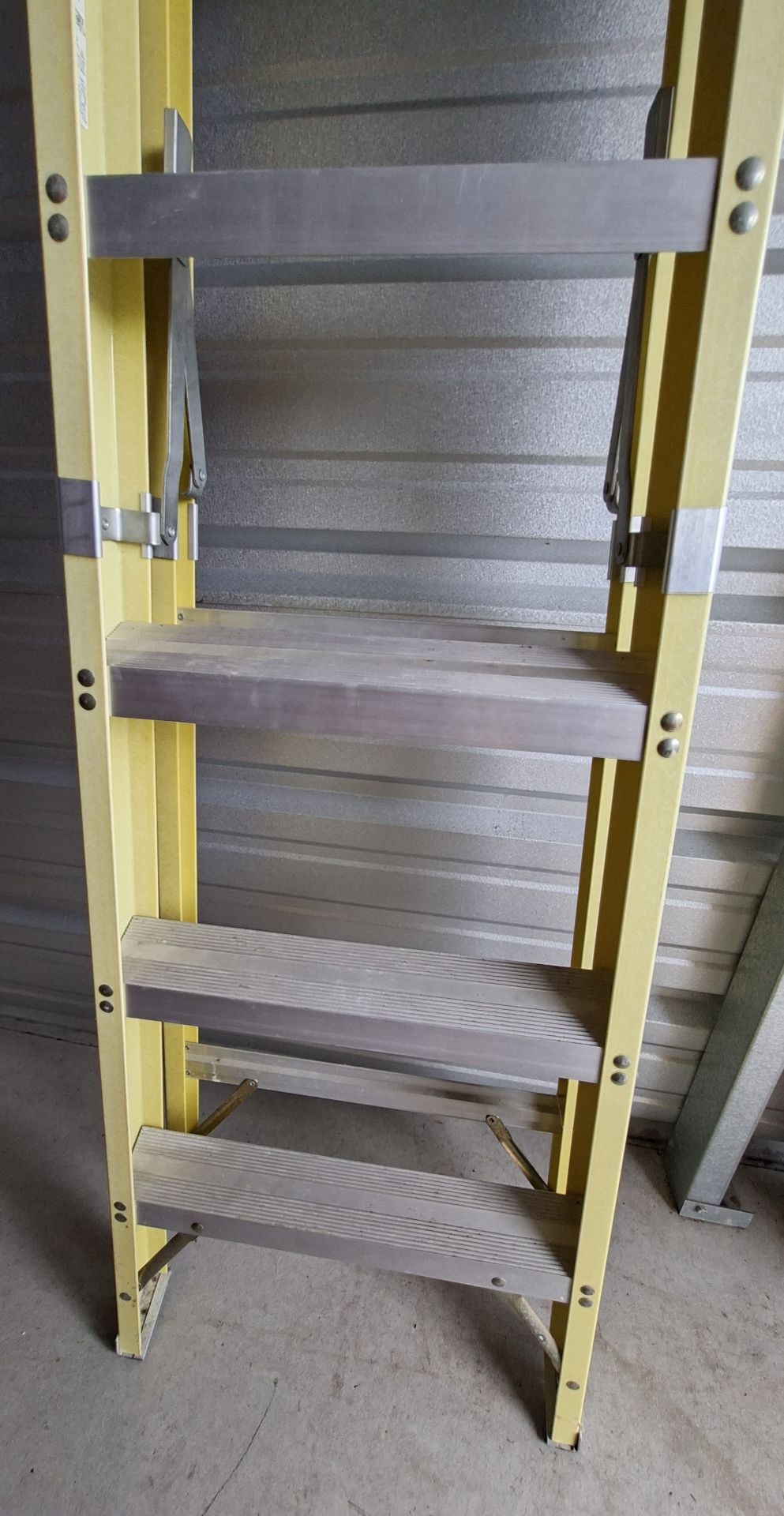 Featherlite Folding Step Ladder, 300lbs Load Rating,  Heavy Duty - image 4 of 7