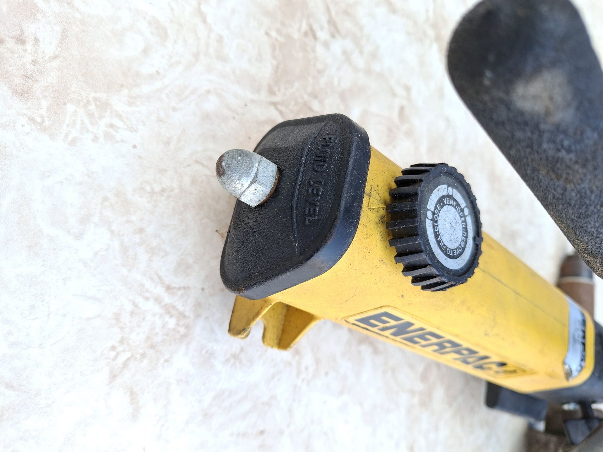 Enerpac Hydraulic Hand Pump and Cylinder - image 11 of 11