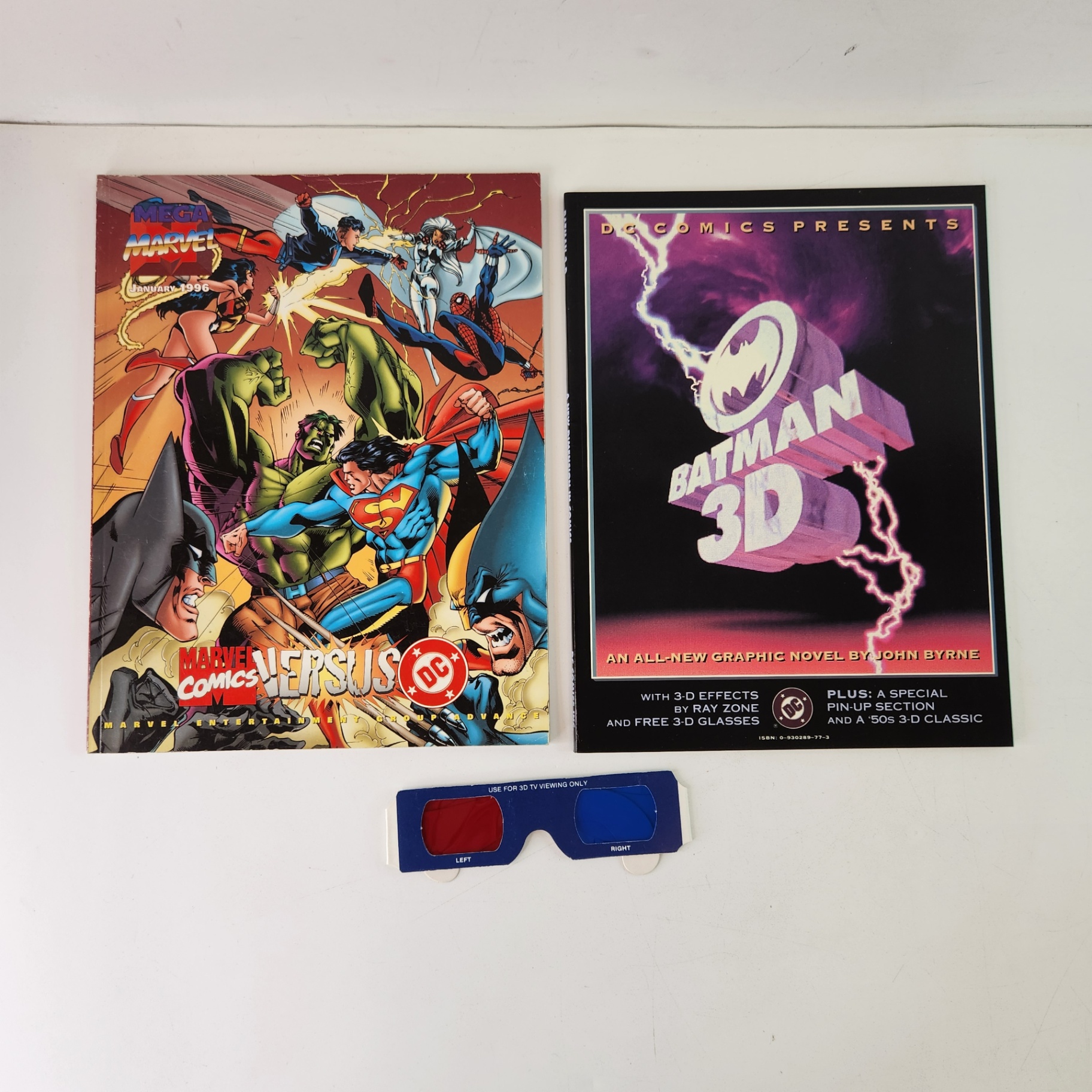 Batman 3D DC vs. Marvel Magazine Comics - image 1 of 4
