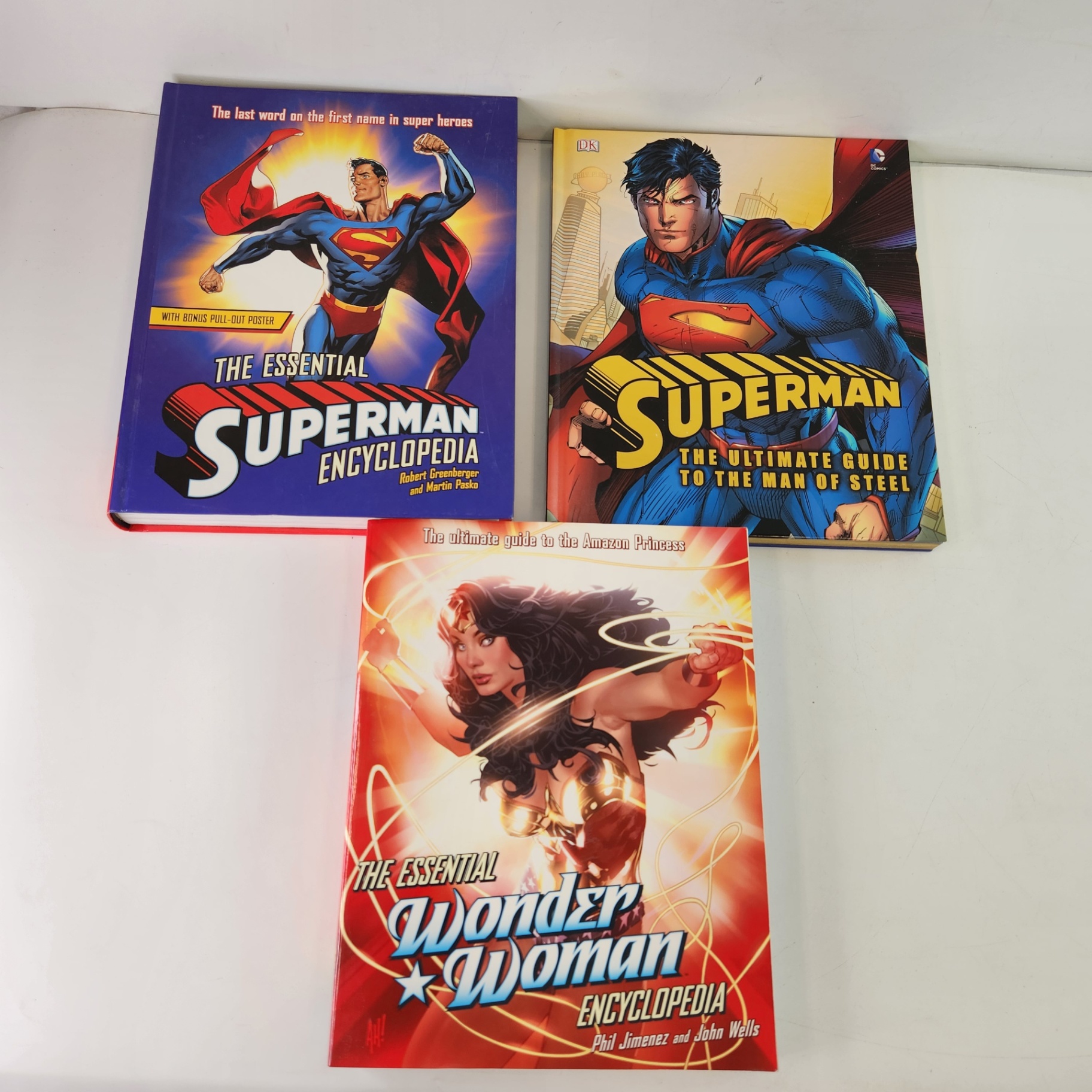 Superman Wonder Woman Encyclopedia/Ultimate Guide - image 1 of 3