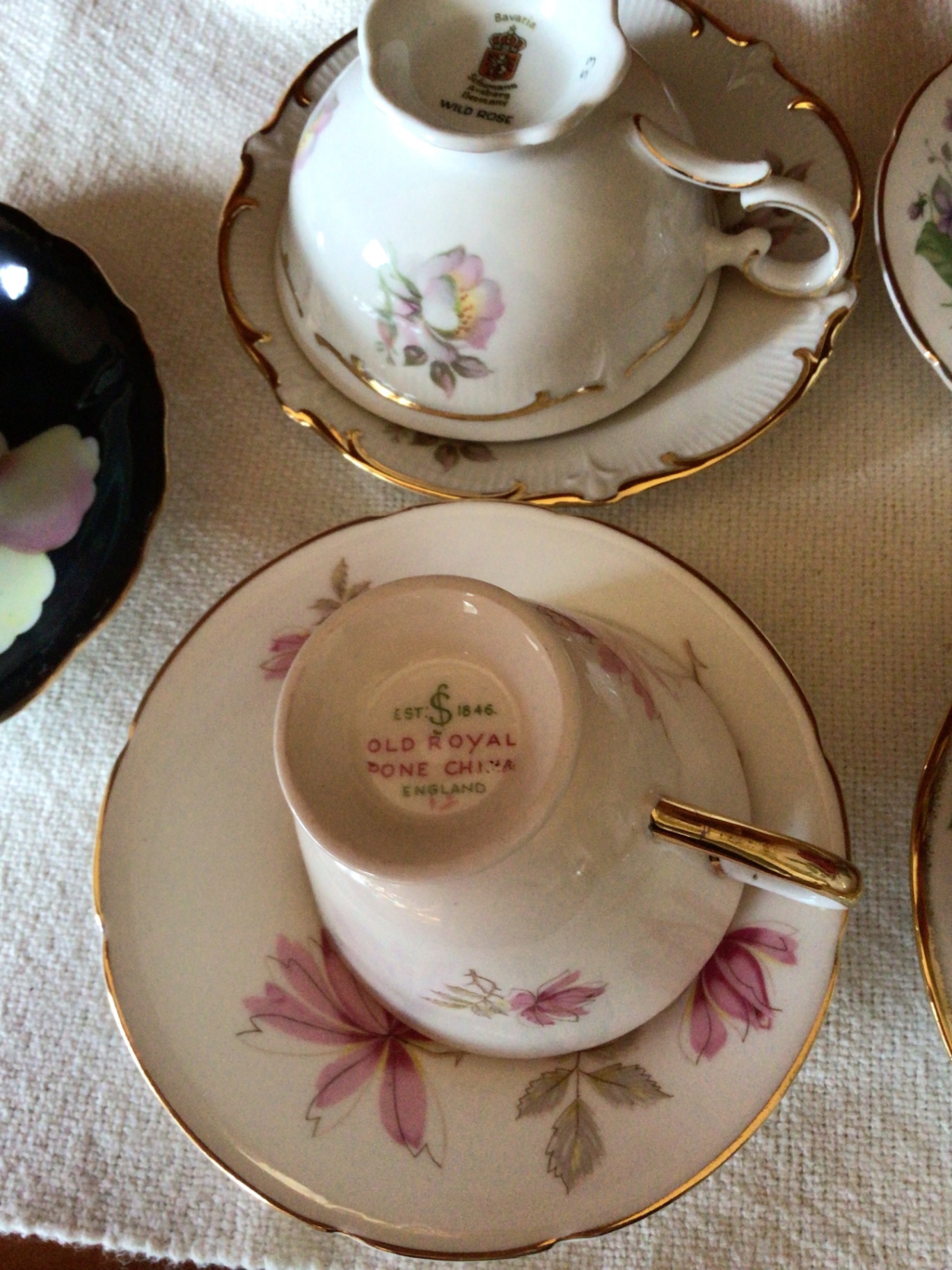 Floral bone china teacups and saucers with gold trim - image 4 of 7