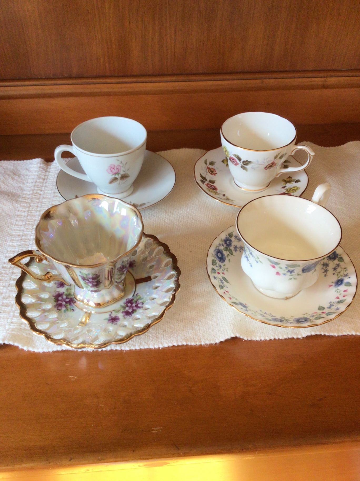 Set of vintage floral teacups and saucers - image 1 of 6