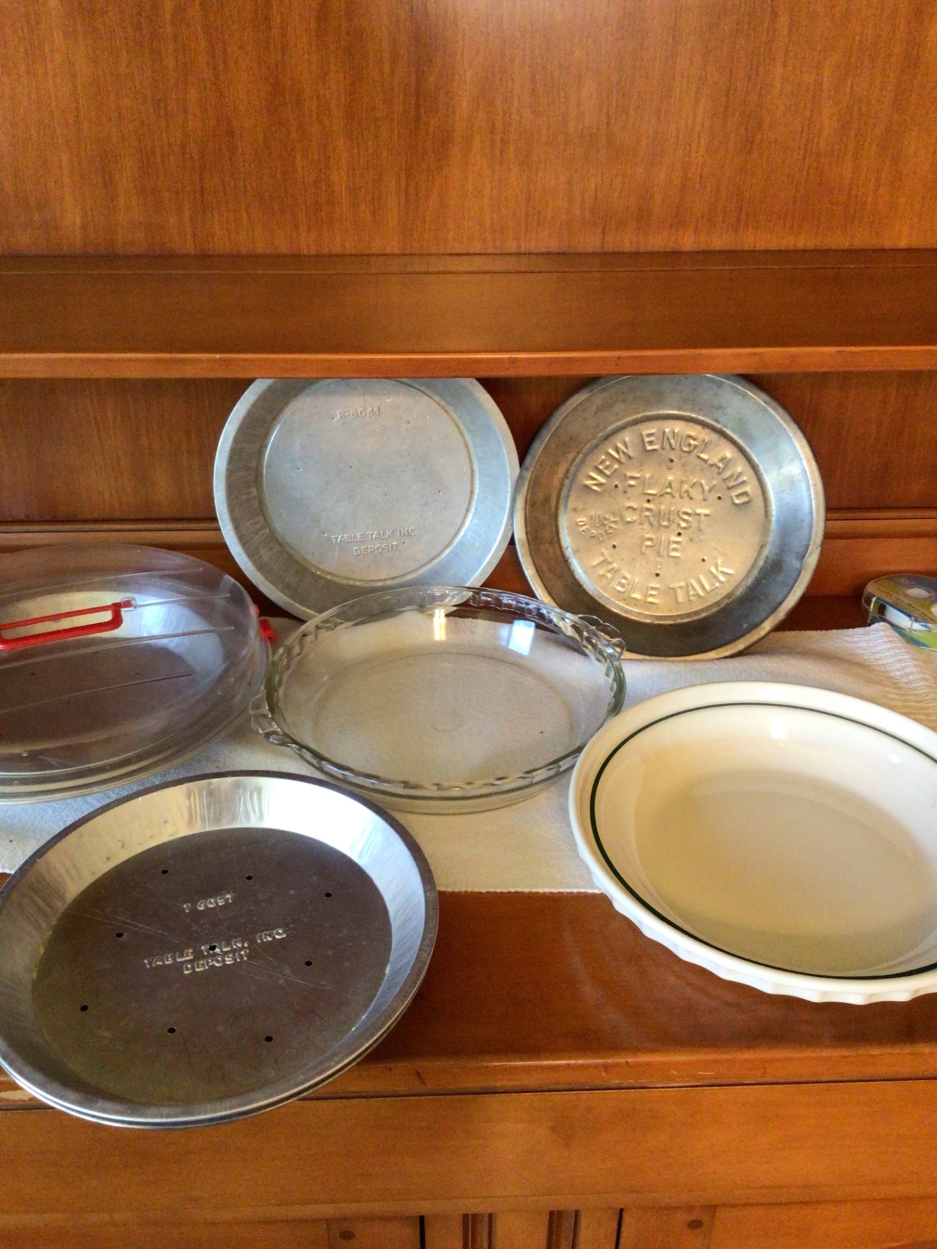 Vintage bakeware and dishware collection - image 1 of 6