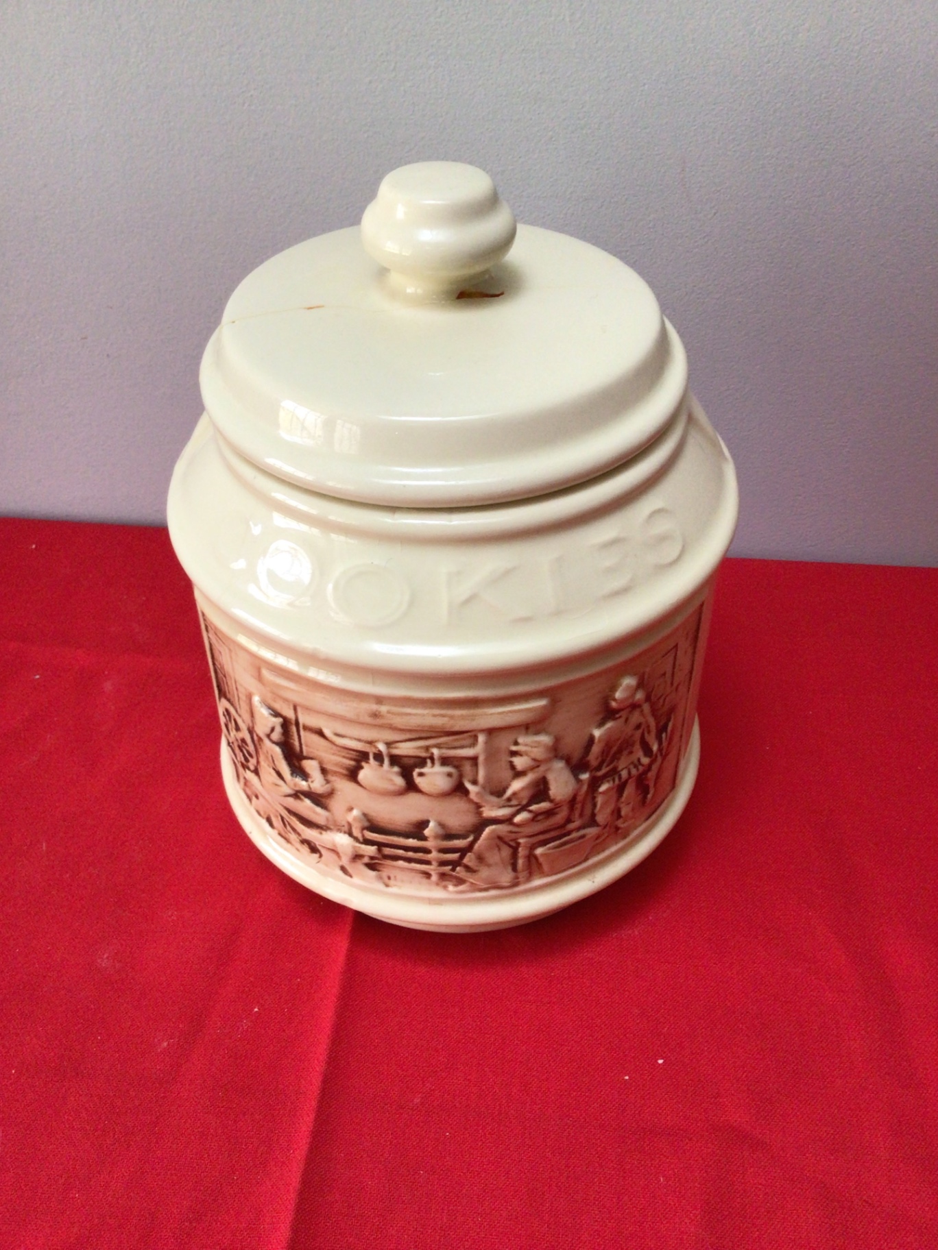 Ceramic cookie jar with lid - image 1 of 4