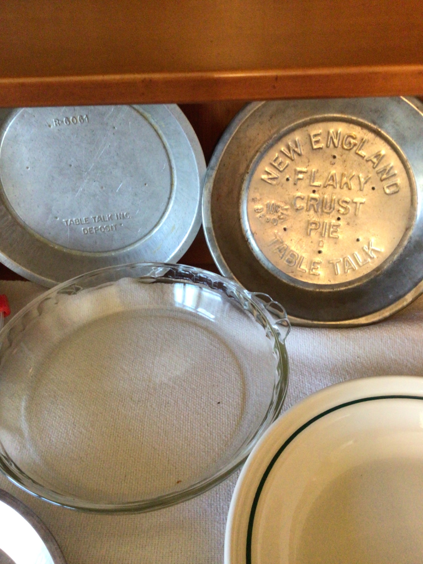 Vintage bakeware and dishware collection - image 3 of 6