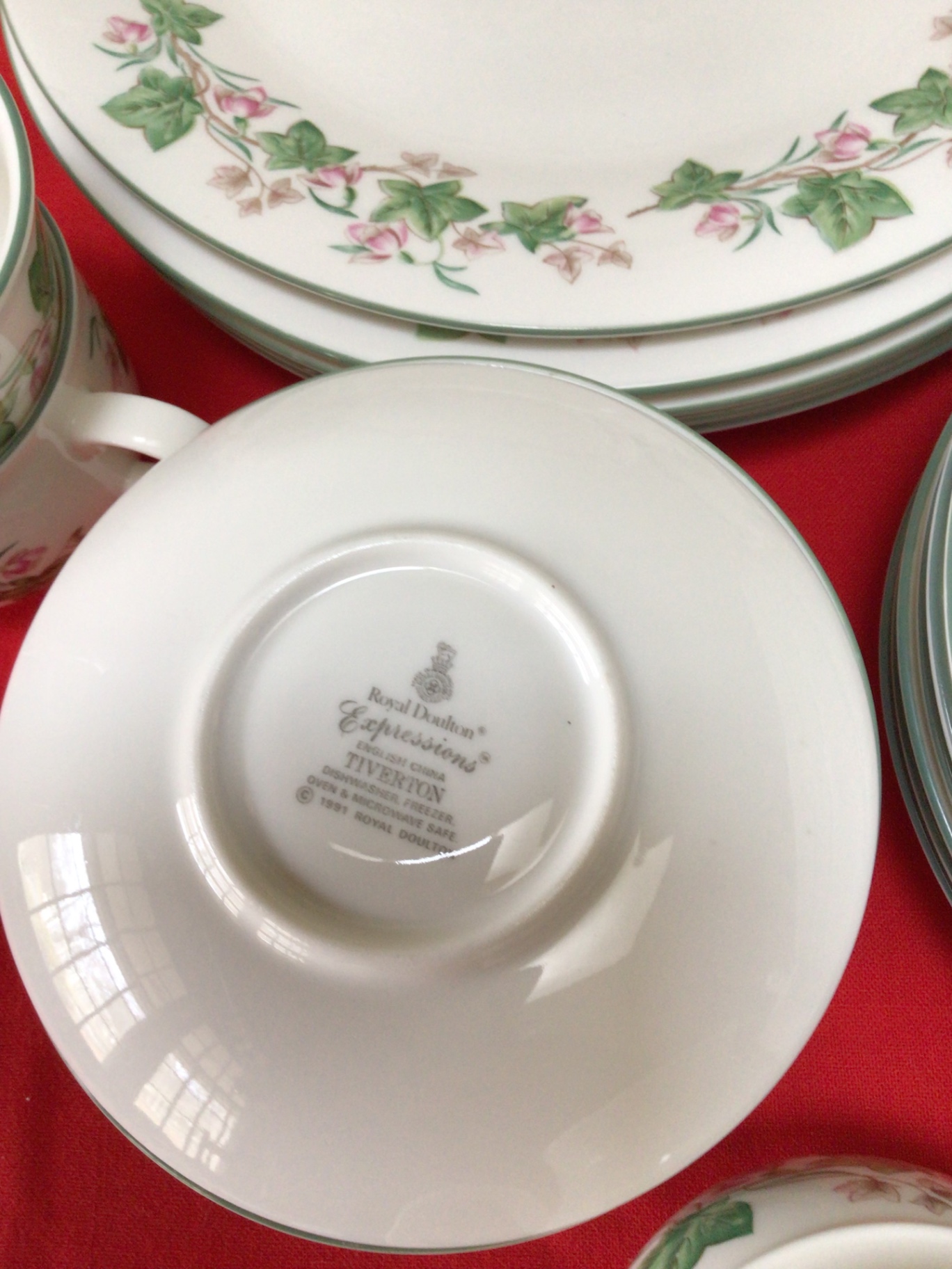 Royal Doulton Tiverton Expressions Dinnerware Set - image 3 of 3