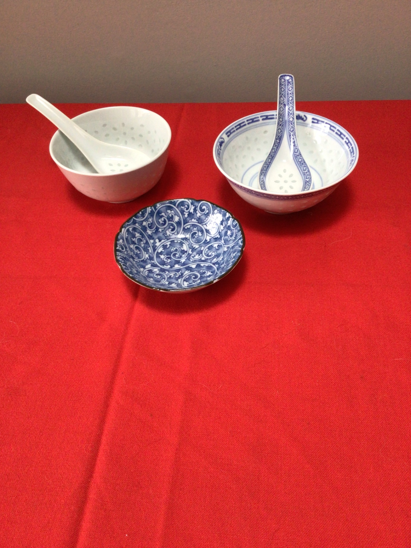 Blue-and-white Chinese porcelain bowls and spoon set - image 1 of 4