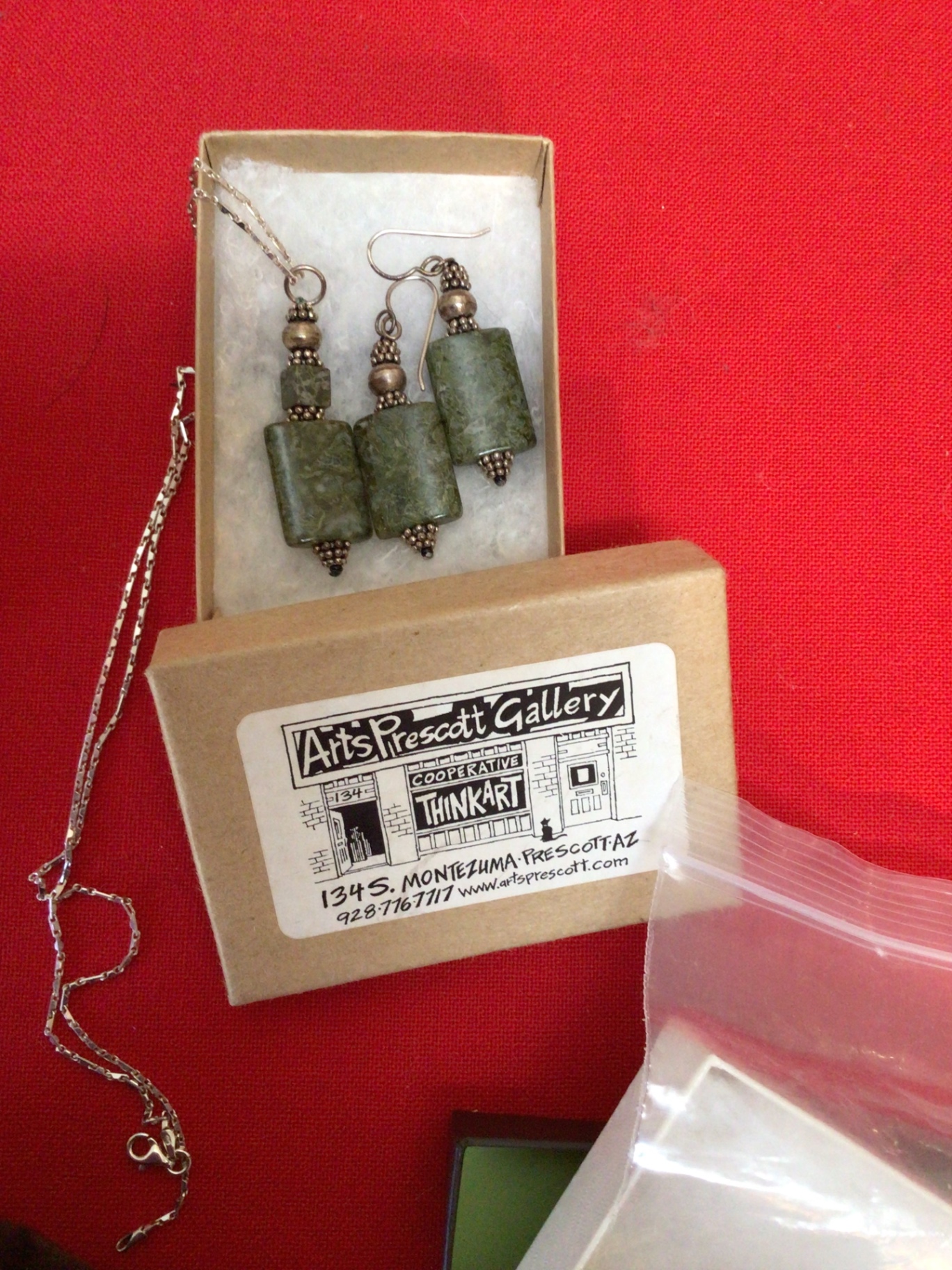 Assorted Jewelry Pieces with Boxes and Pouches - image 4 of 7