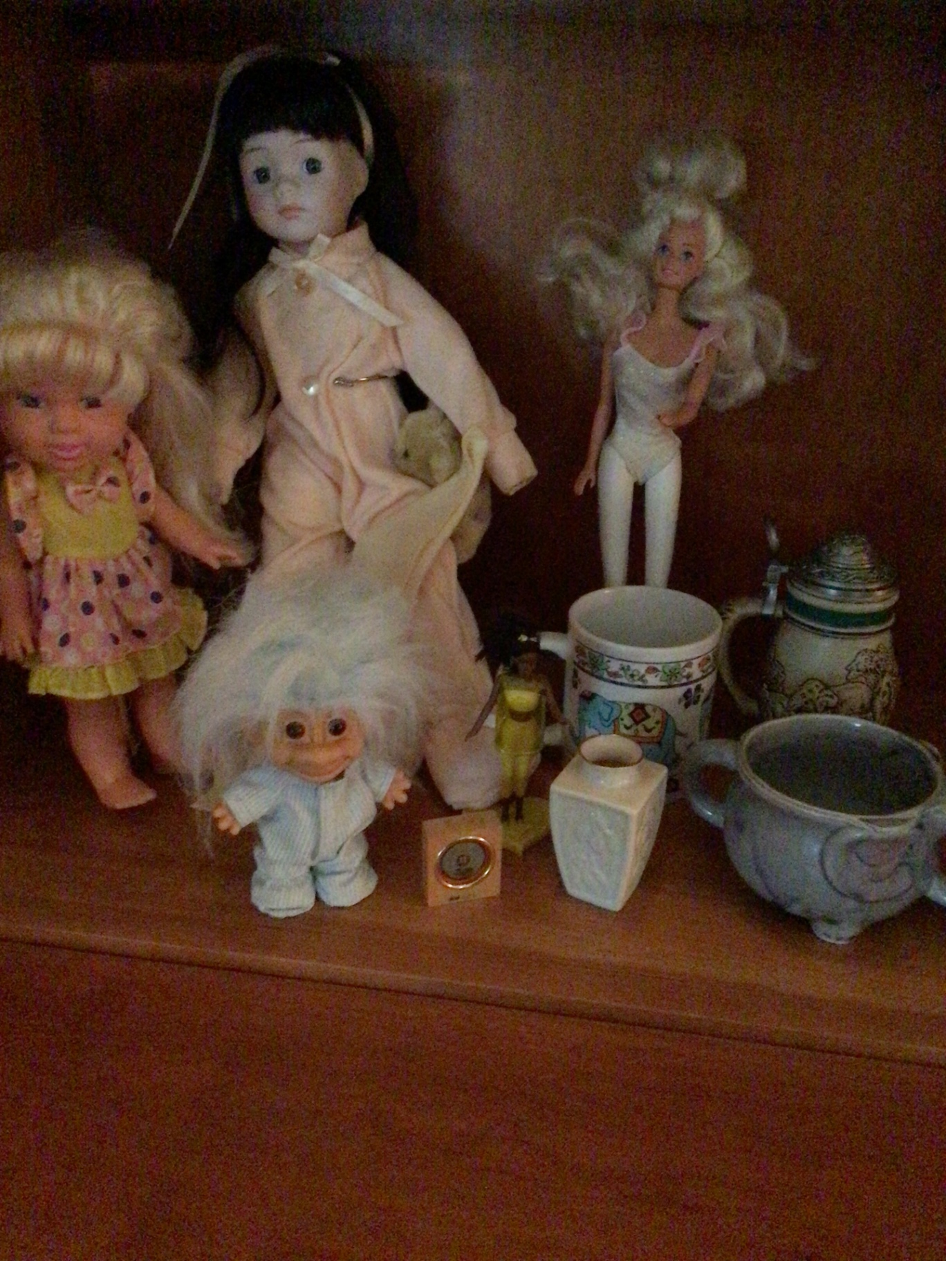 Dolls, figurines and ceramic collectibles - image 1 of 7