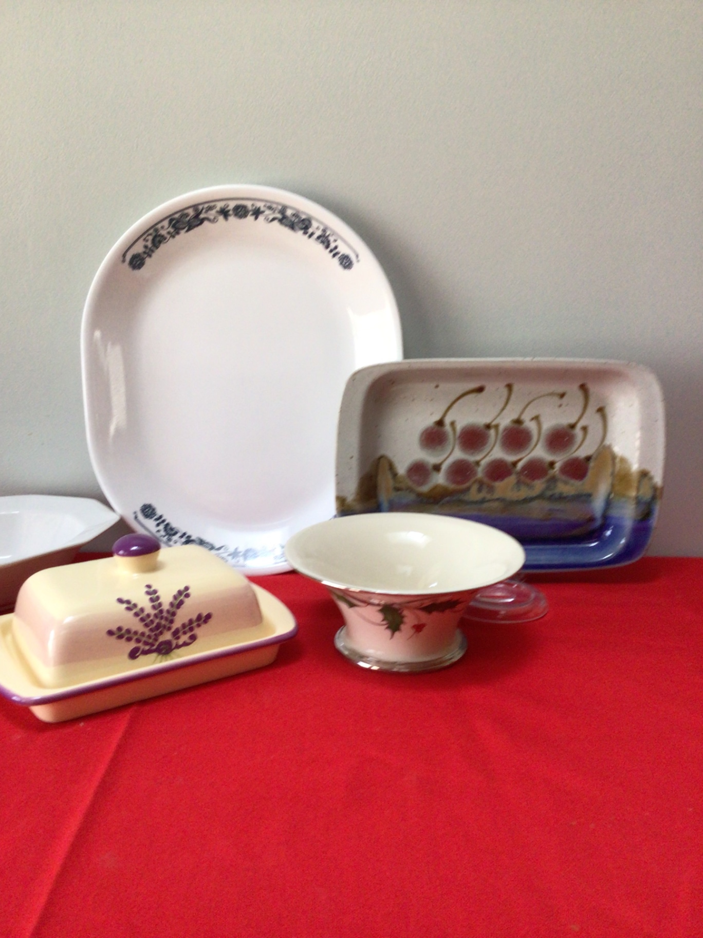 Assorted ceramic kitchenware and serving dishes - image 3 of 5