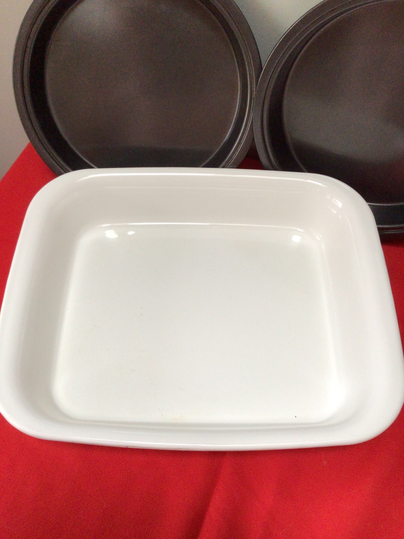 Bakeware collection: round cake pans, muffin pans, and glass/ceramic baking dishes - image 3 of 4