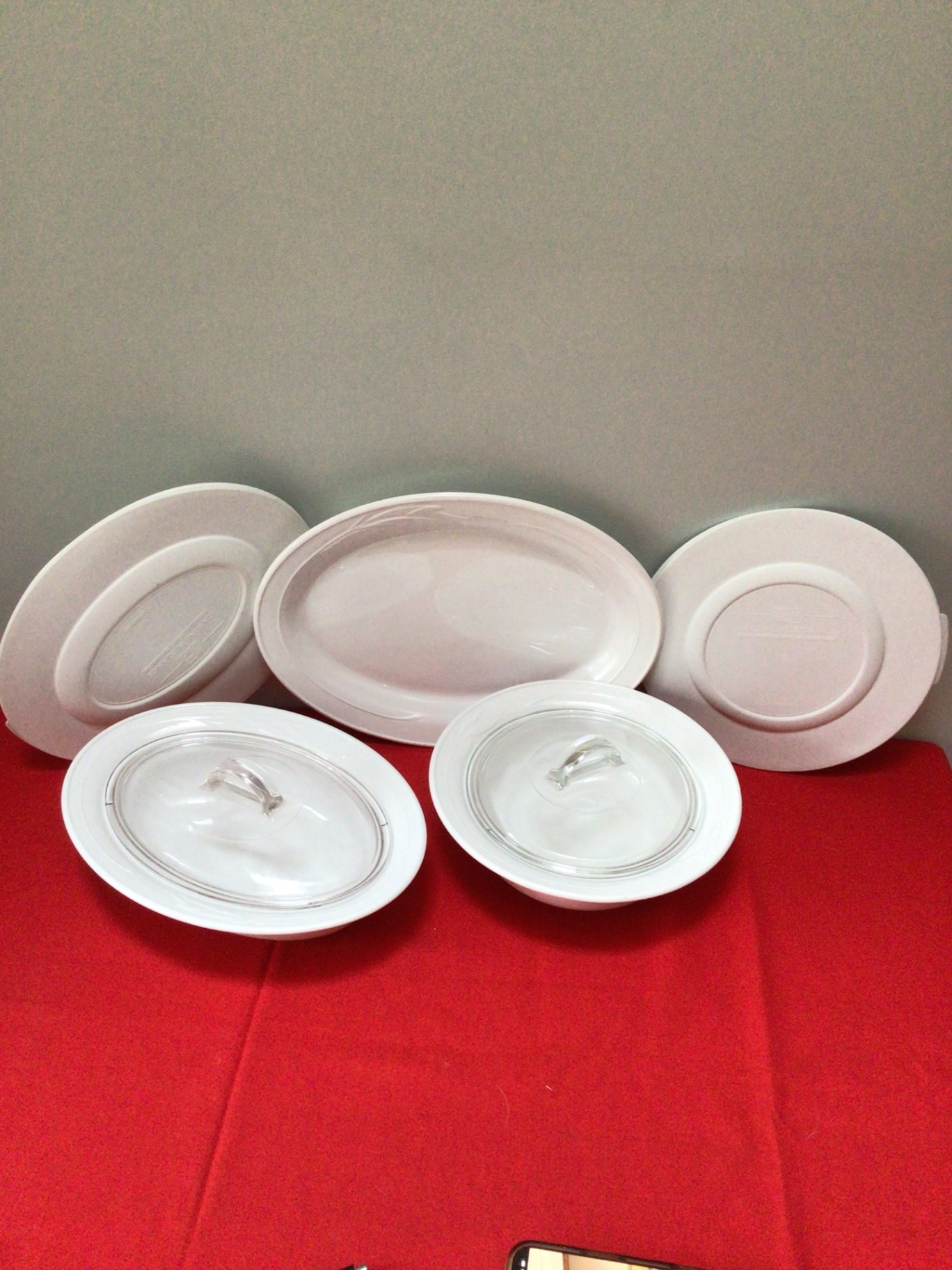 White Casual Elegance dinnerware with lids - image 1 of 4