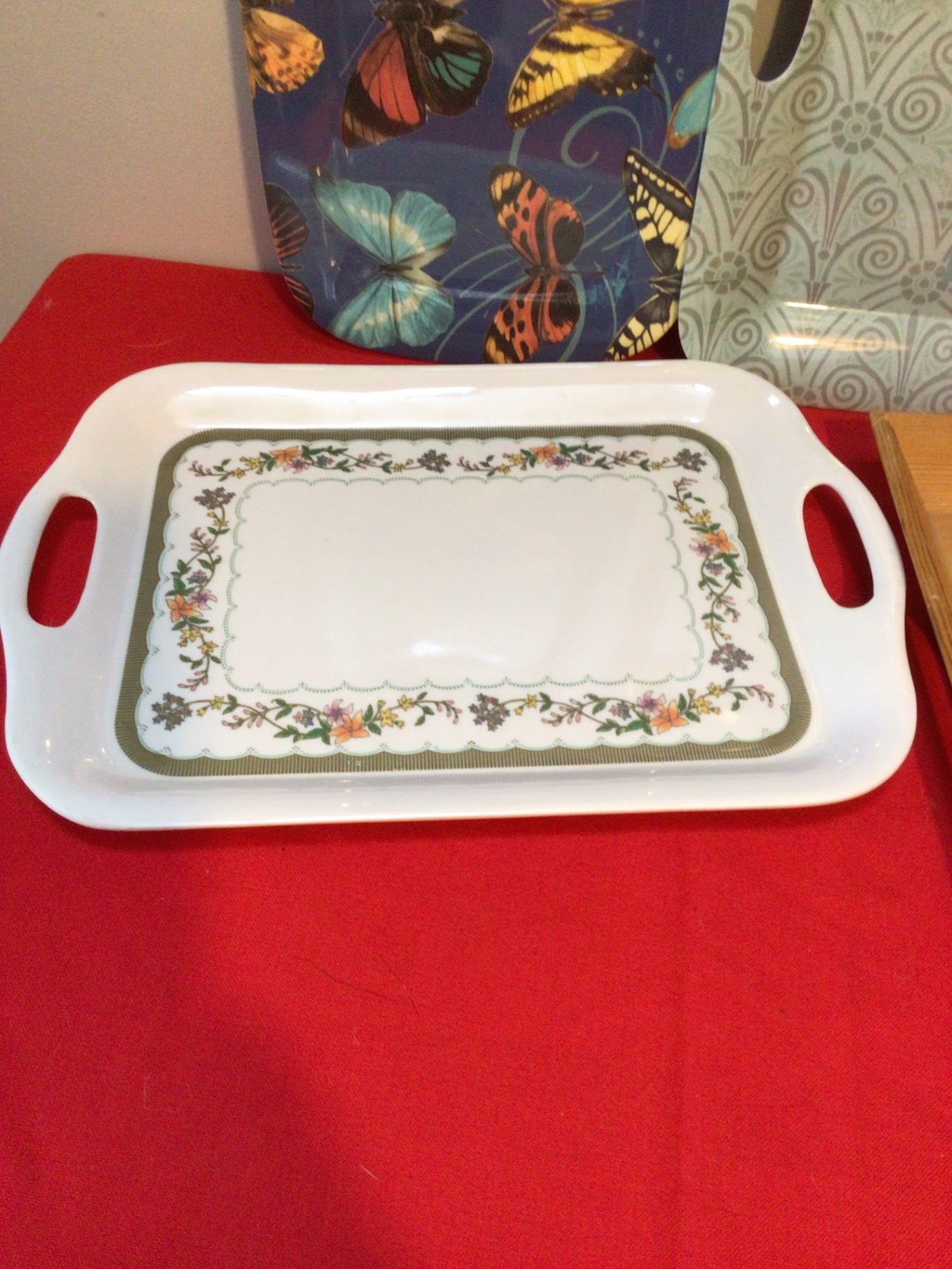 Assorted decorative serving trays - image 4 of 5