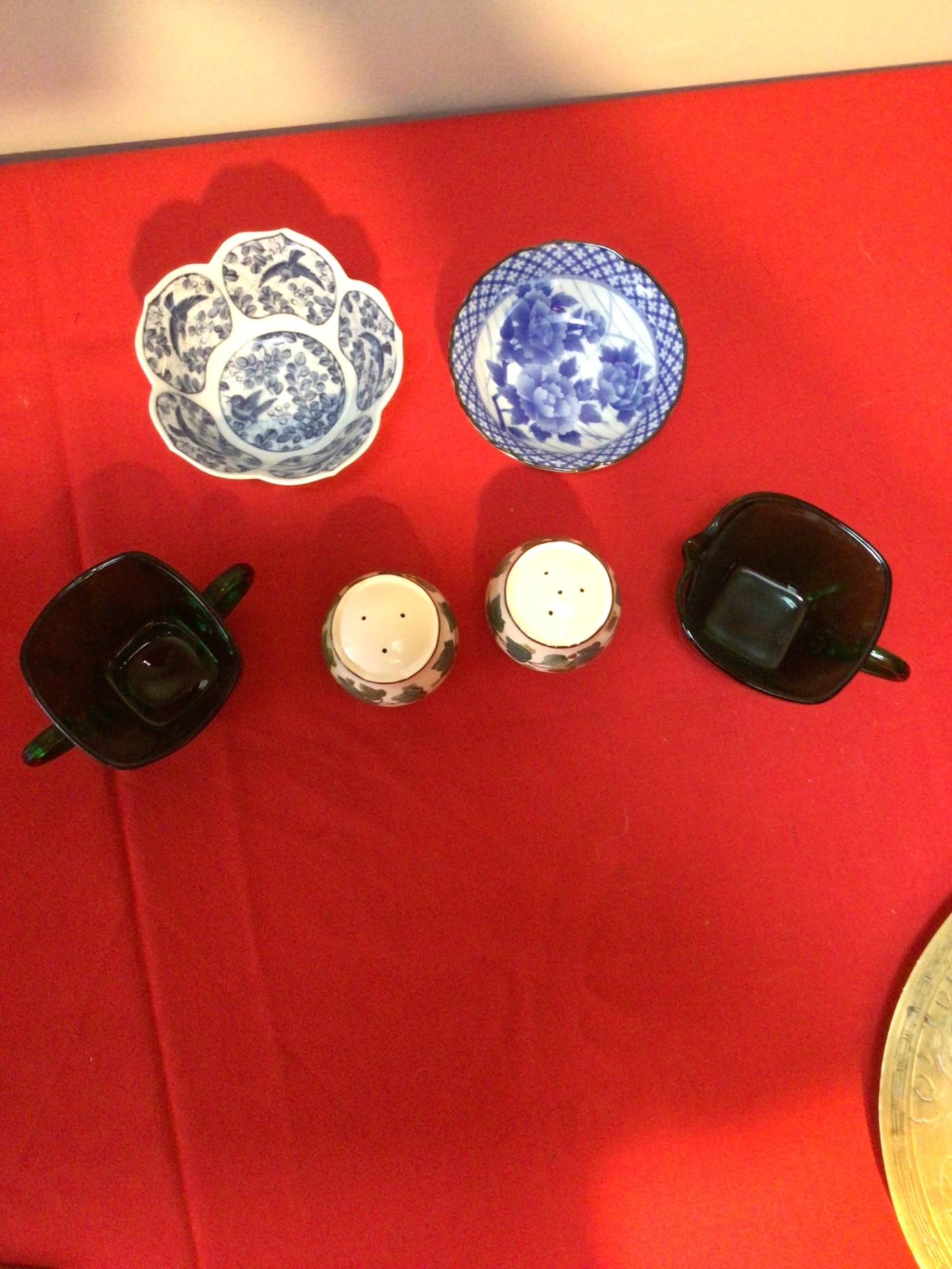 Blue-and-white porcelain bowls, salt-and-pepper shakers, and green glass mugs - image 2 of 4
