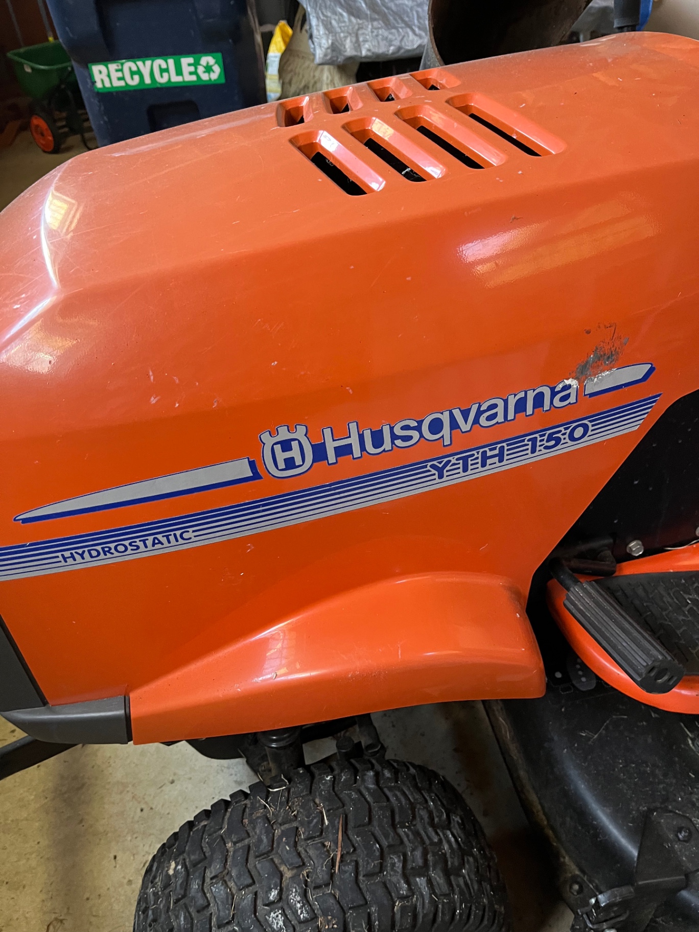 Husqvarna YTH 1150 riding lawn mower MINIMUM BID  $200 - image 2 of 4