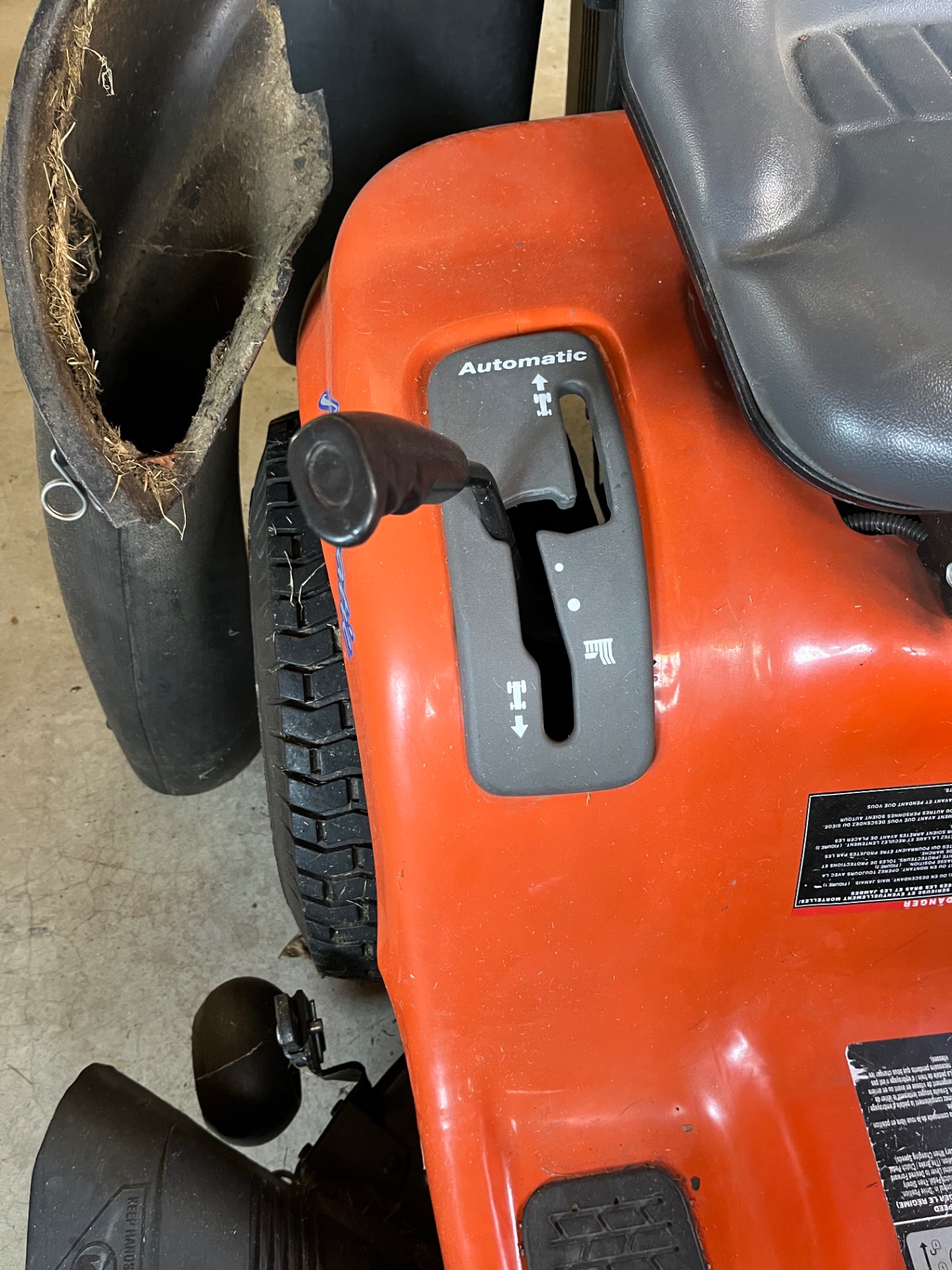 Husqvarna YTH 1150 riding lawn mower MINIMUM BID  $200 - image 4 of 4