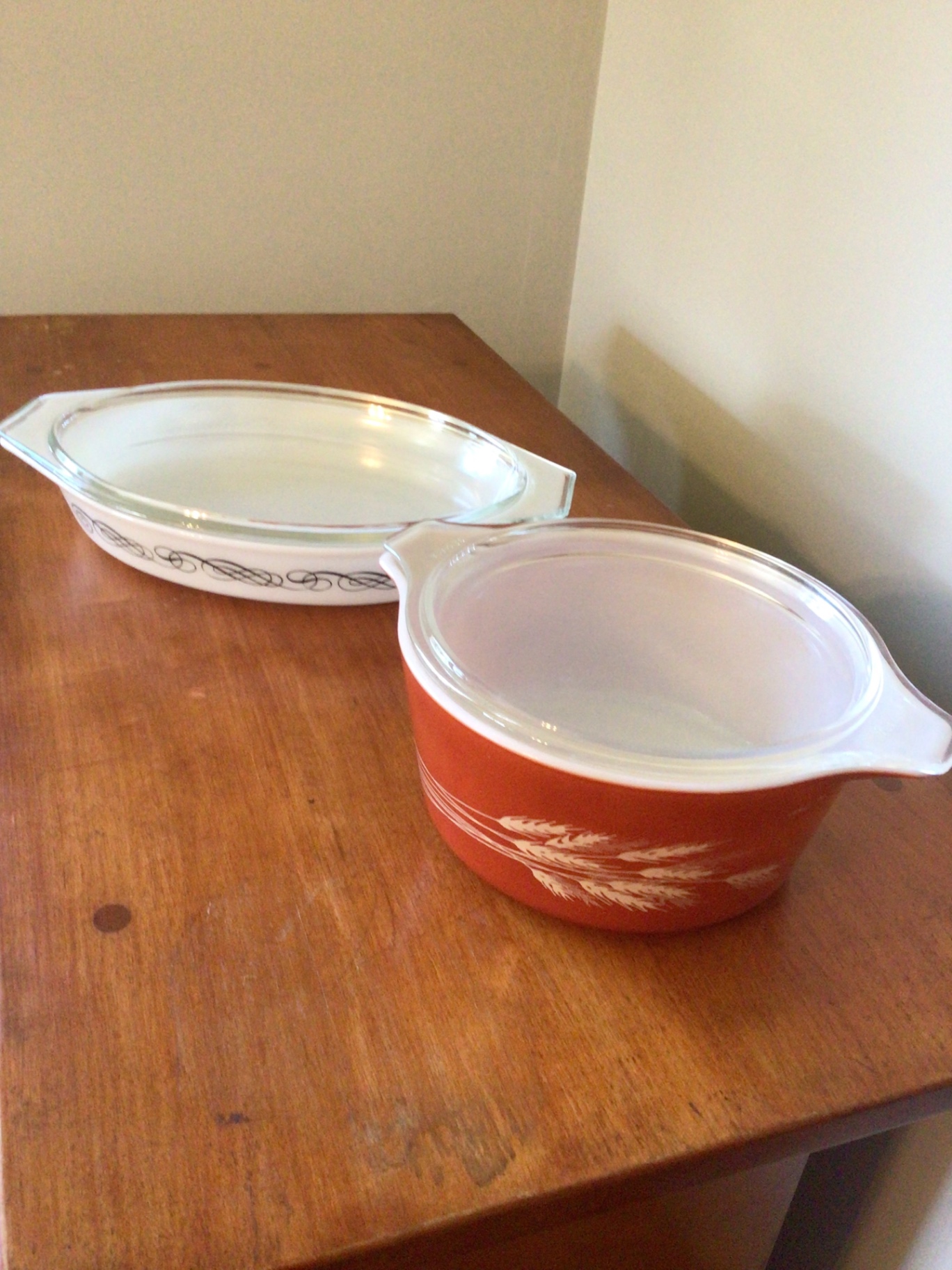 Two glass casserole dishes with lids - image 1 of 5