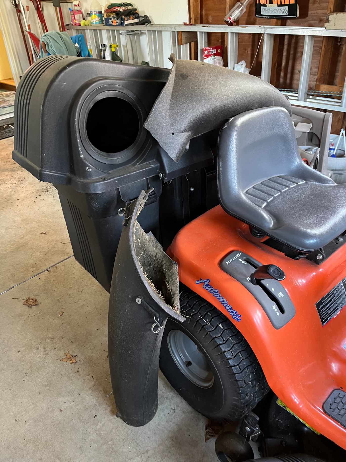 Husqvarna YTH 1150 riding lawn mower MINIMUM BID  $200 - image 3 of 4