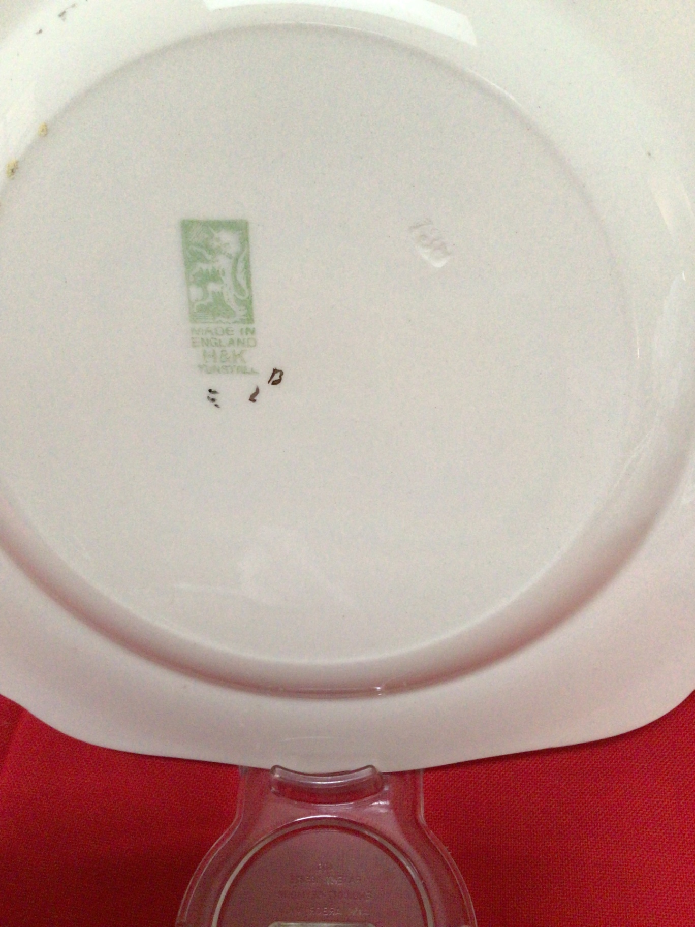Decorative commemorative plate with crest and flags - image 3 of 4