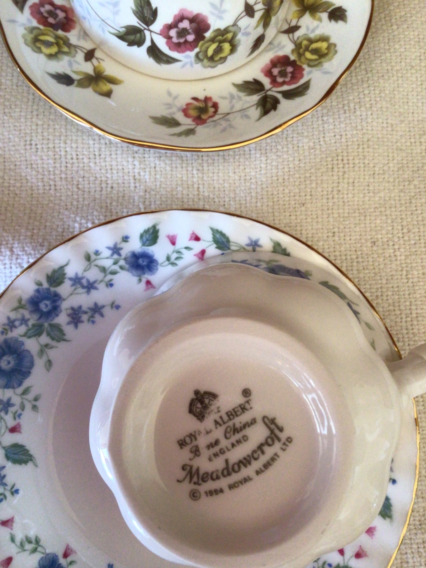 Set of vintage floral teacups and saucers - image 4 of 6