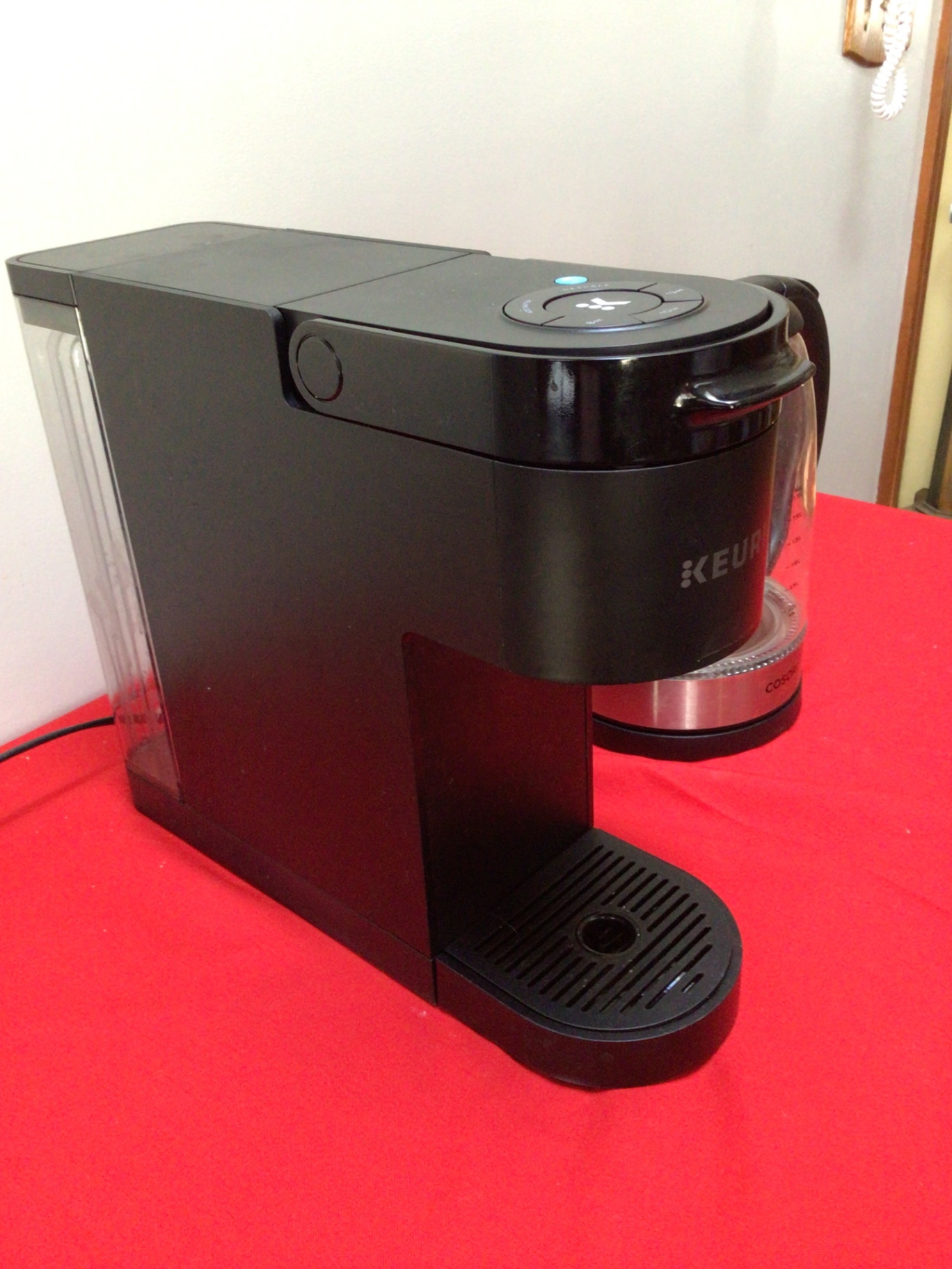 Keurig coffee maker and Cosori electric kettle - image 3 of 3