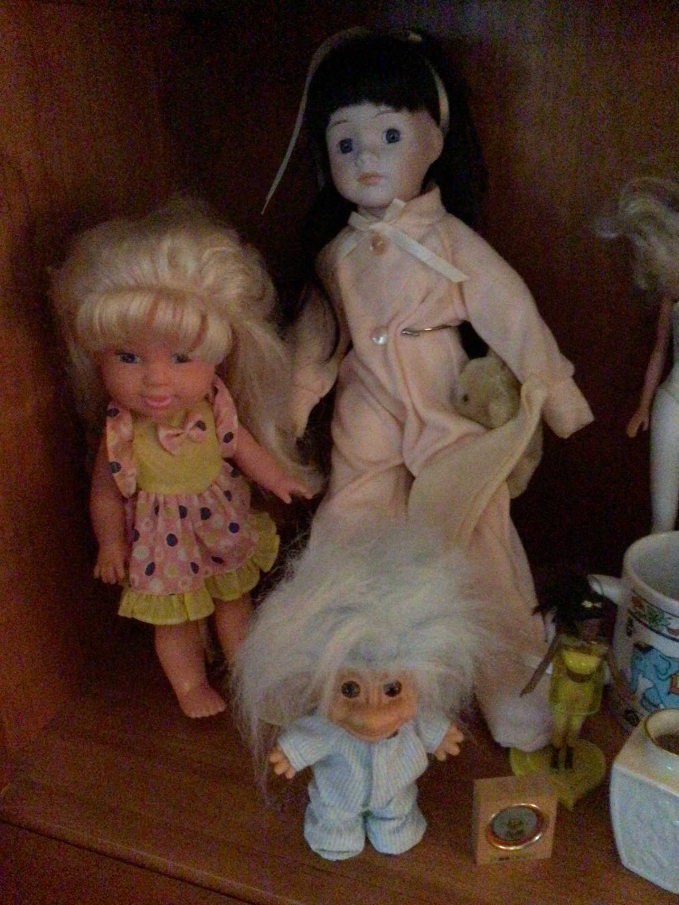 Dolls, figurines and ceramic collectibles - image 2 of 7