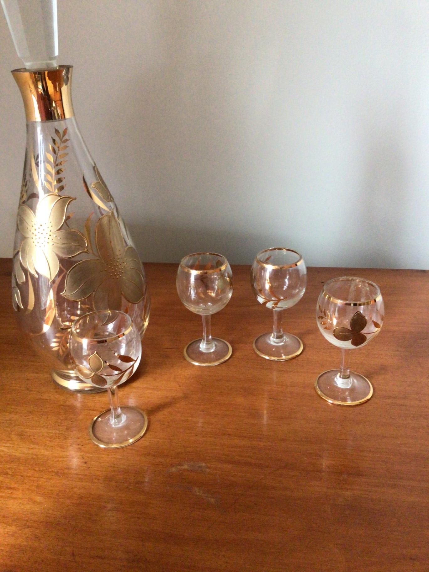 Decanter and Four Gold-Accented Glasses - image 2 of 3