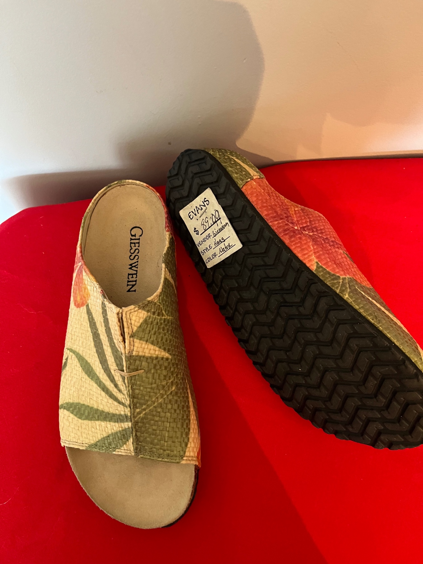 Giesswein Women's tropical leaf print slip-on sandals size 37 - image 2 of 2