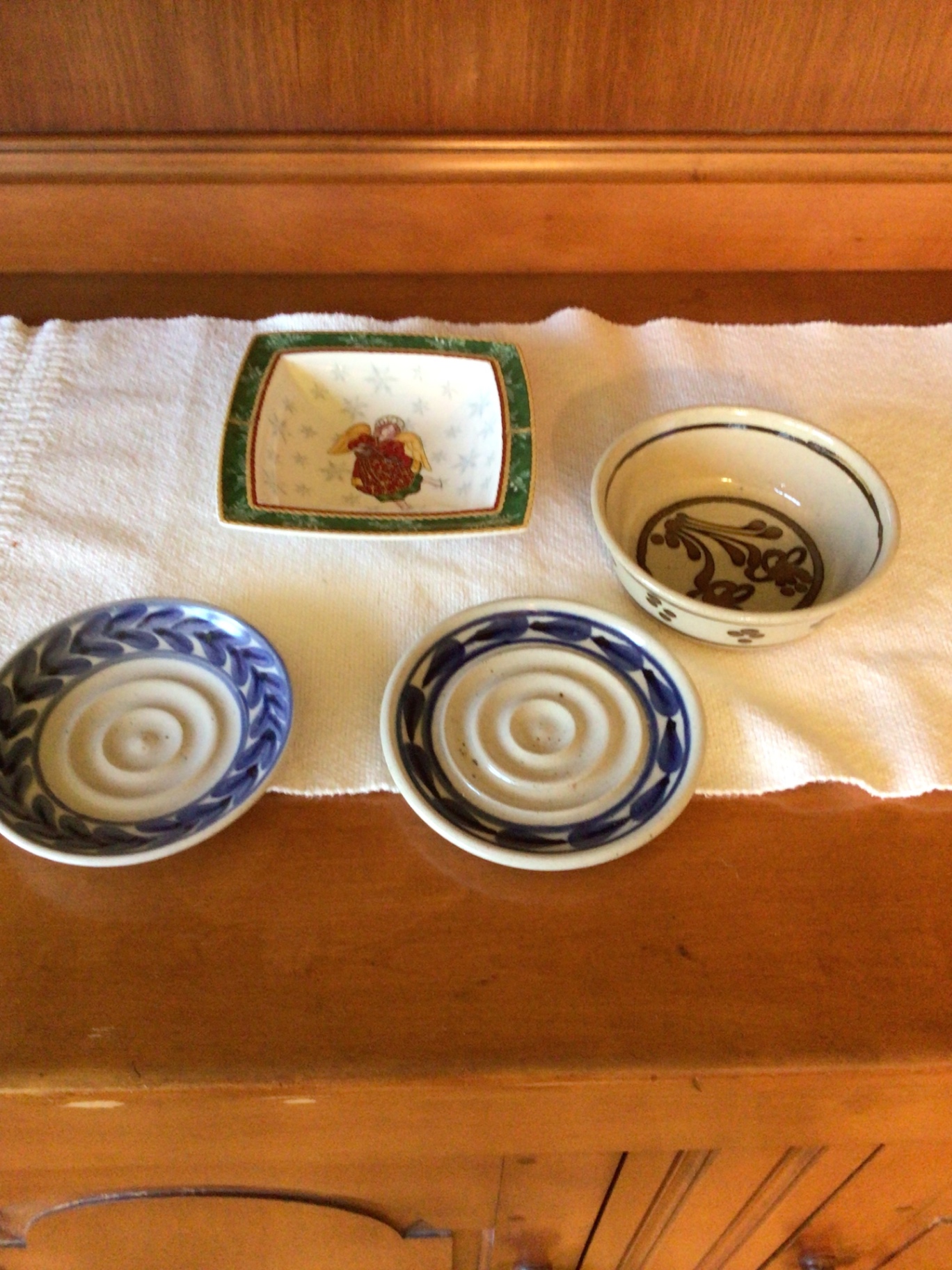 Ceramic bowls and  Wedgewood square  dish - image 1 of 2