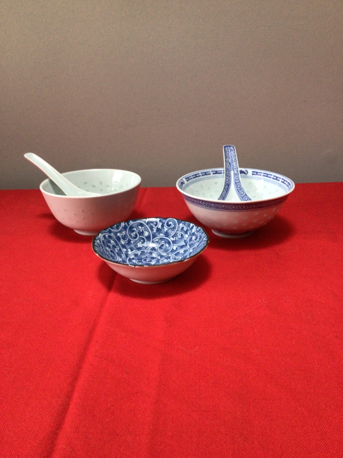 Blue-and-white Chinese porcelain bowls and spoon set - image 2 of 4