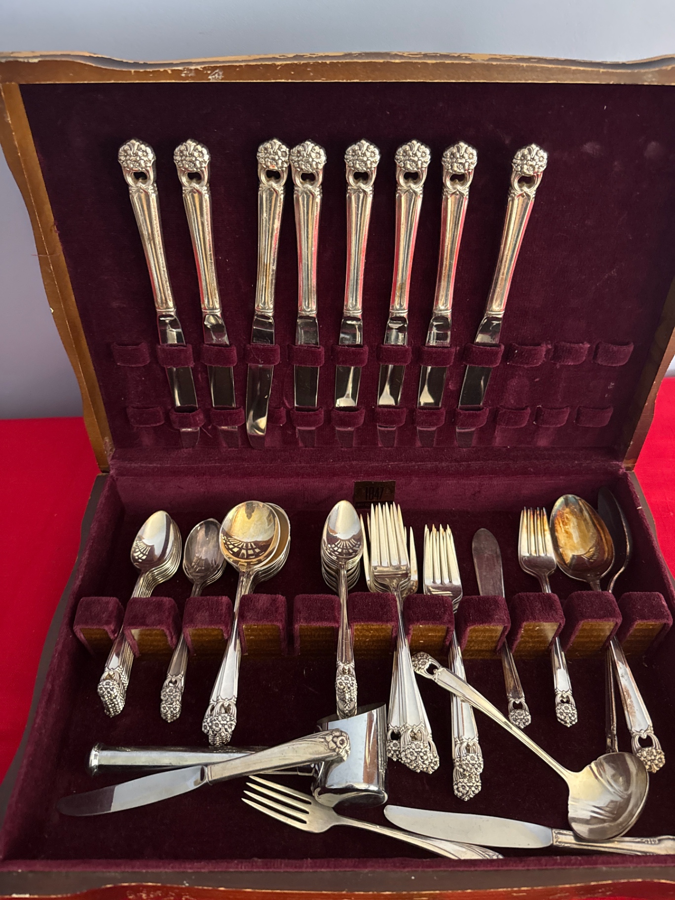 Rogers Sincerely Yours silver-plated flatware set in a velvet-lined box - image 2 of 4