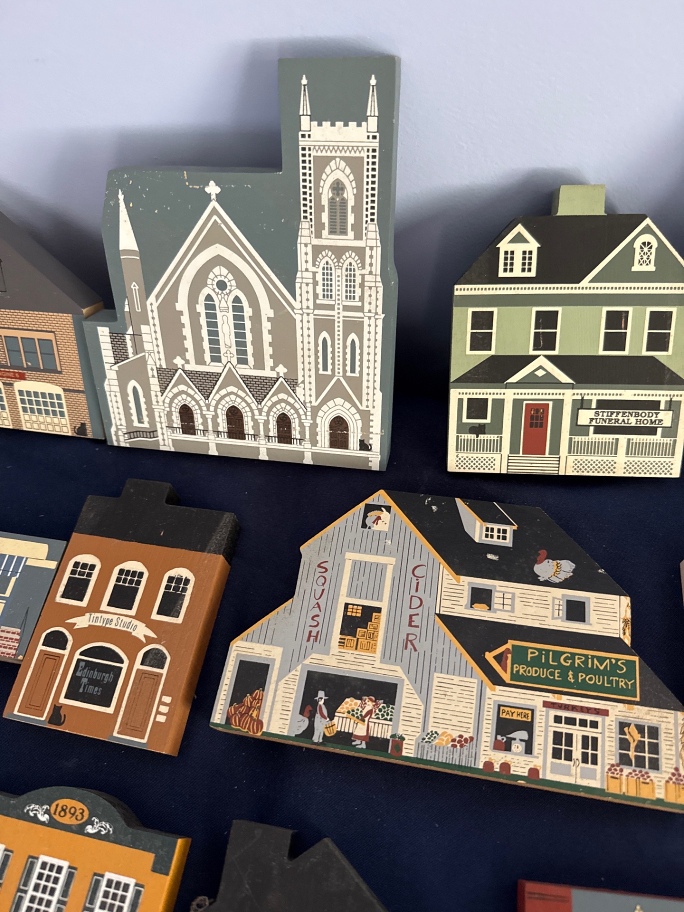Cats Meow - Collection of wooden town-building blocks - image 4 of 5