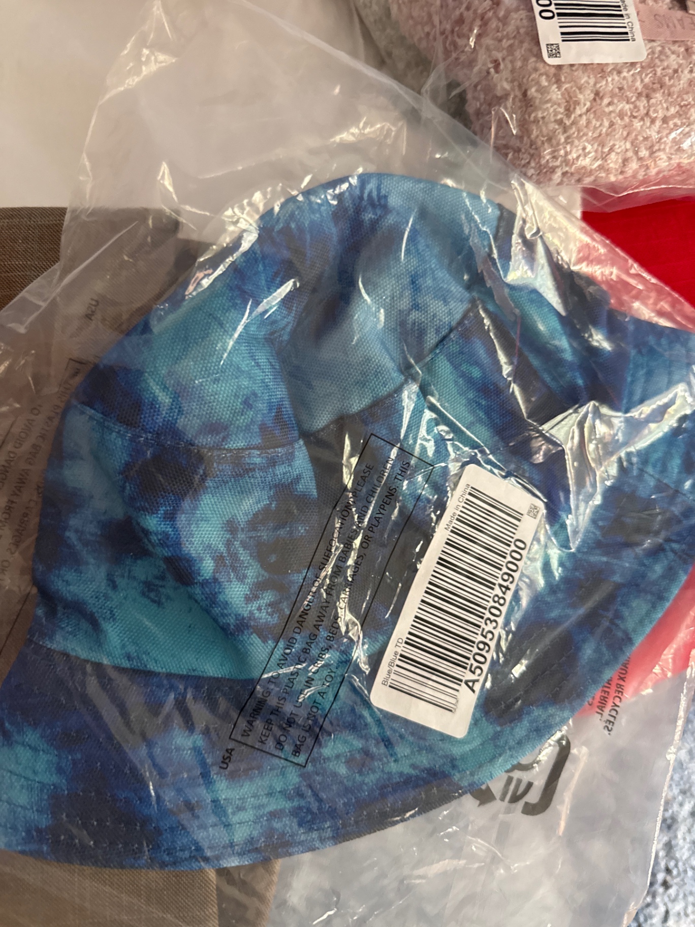 Assorted new clothing and textiles - image 4 of 7