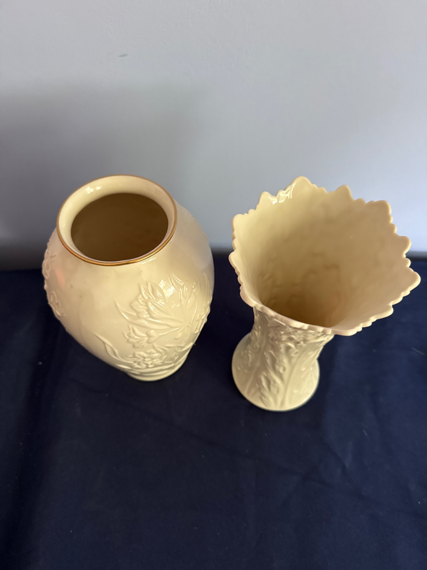 Lenox - Two embossed ceramic vases - image 2 of 3