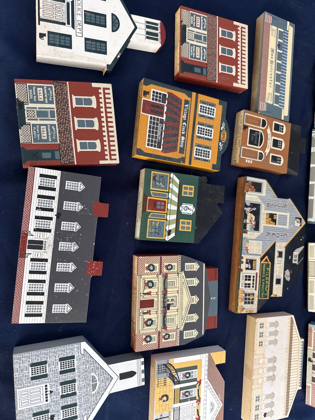 Cats Meow - Collection of wooden town-building blocks - image 2 of 5