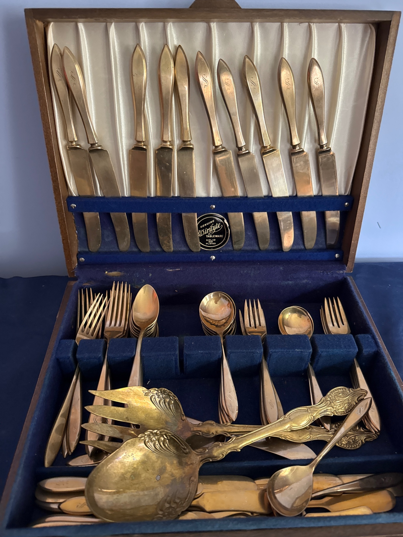 Dirilyte solid flatware set with serving pieces - image 1 of 4