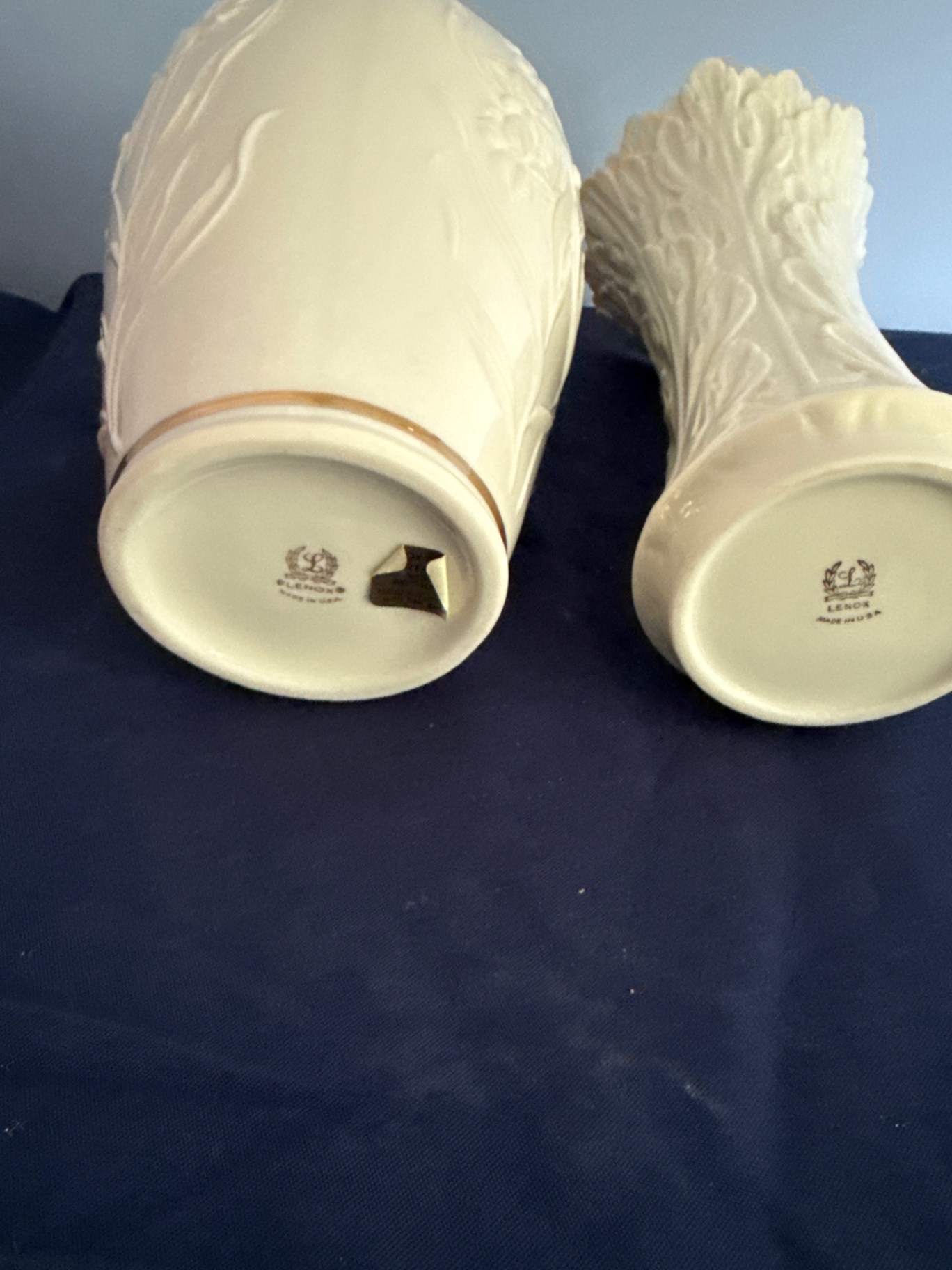 Lenox - Two embossed ceramic vases - image 3 of 3