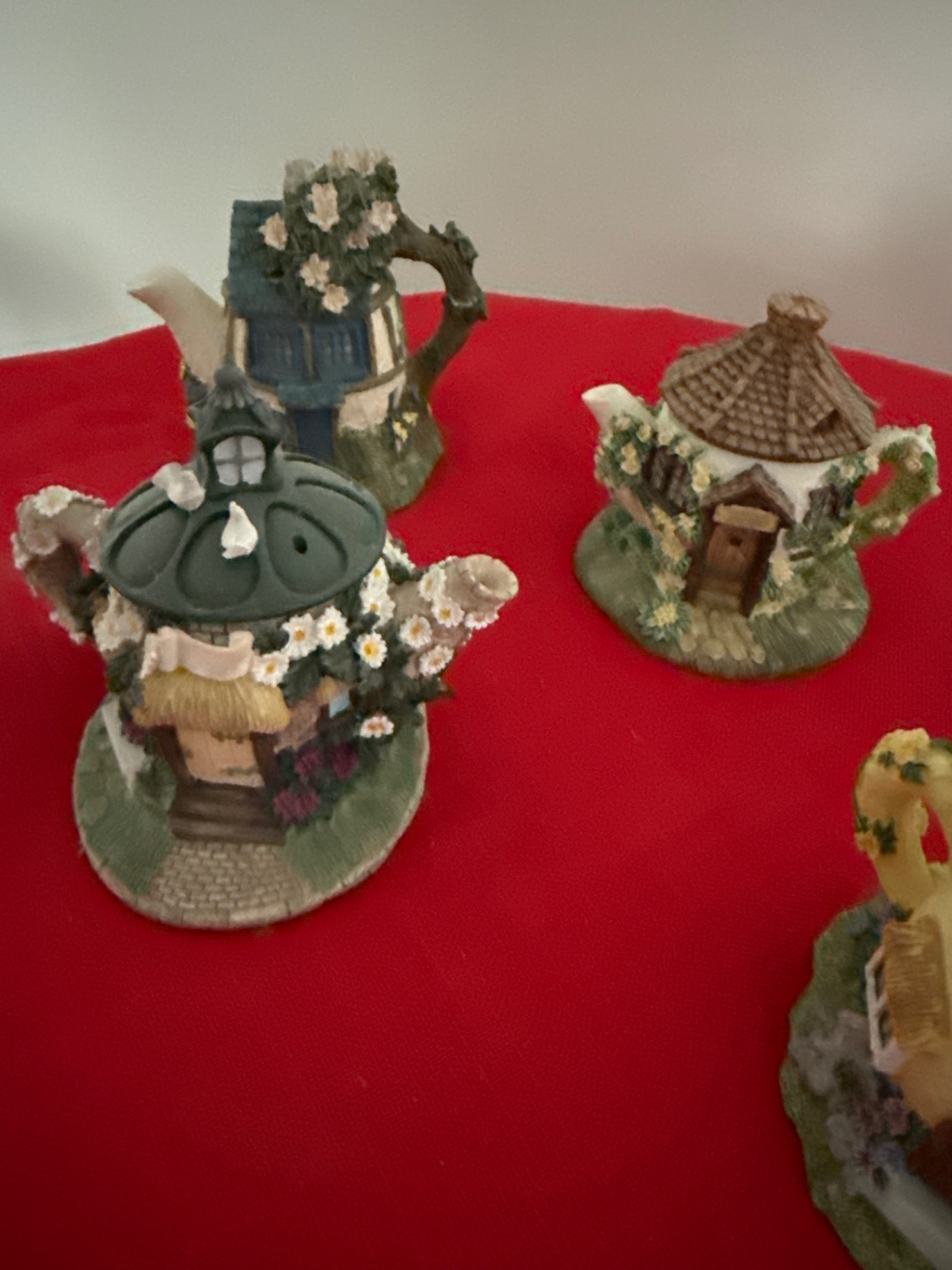 Lenox The Tea Garden Cottages figurine set - image 3 of 4
