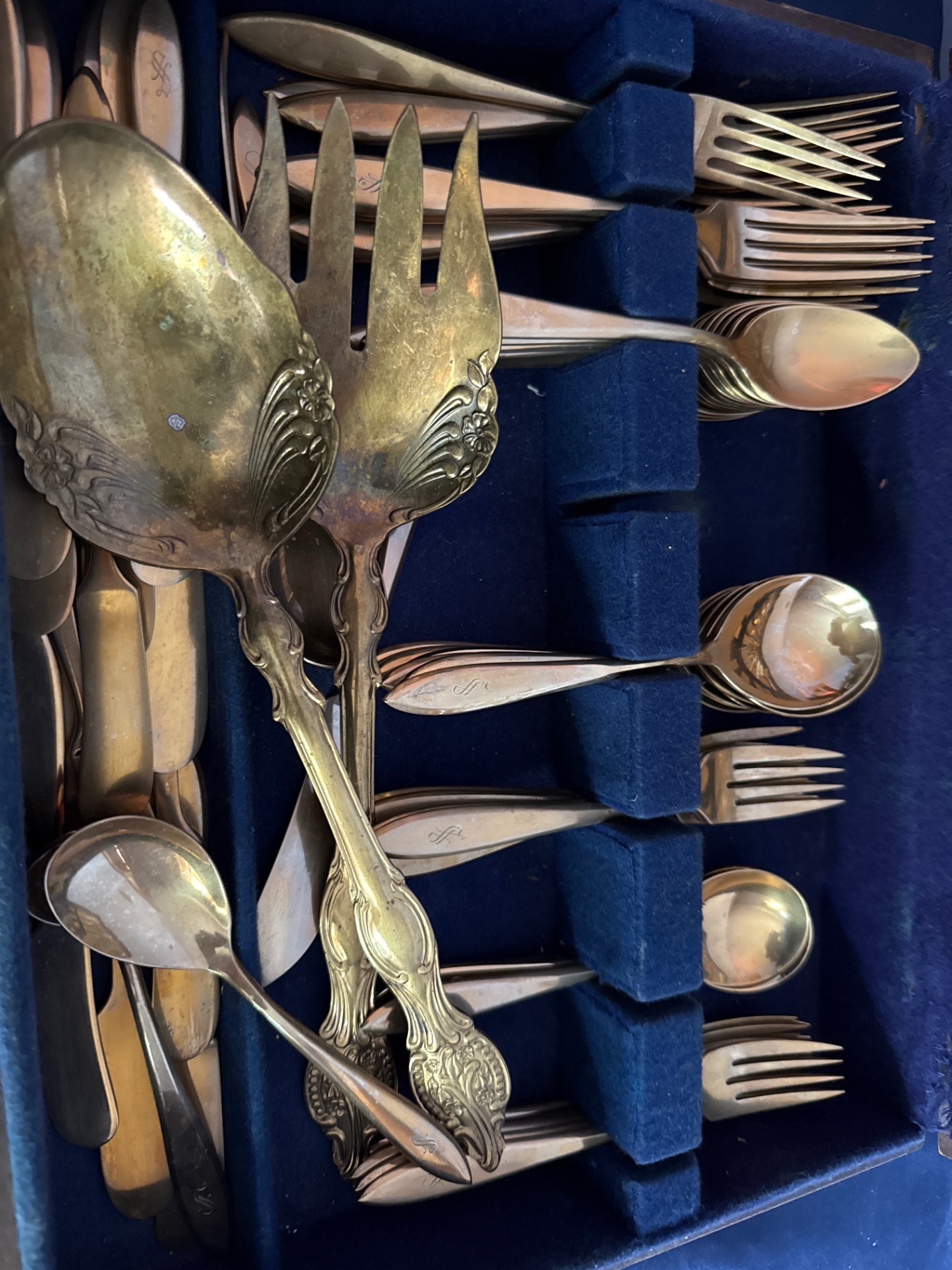 Dirilyte solid flatware set with serving pieces - image 3 of 4