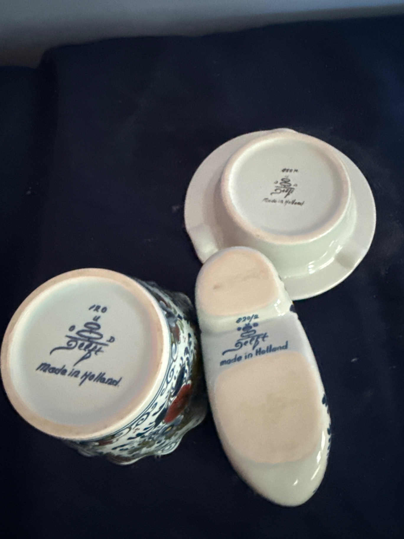 Dutch Delftware ceramic collection (cup, plate, and shoe) - image 4 of 4