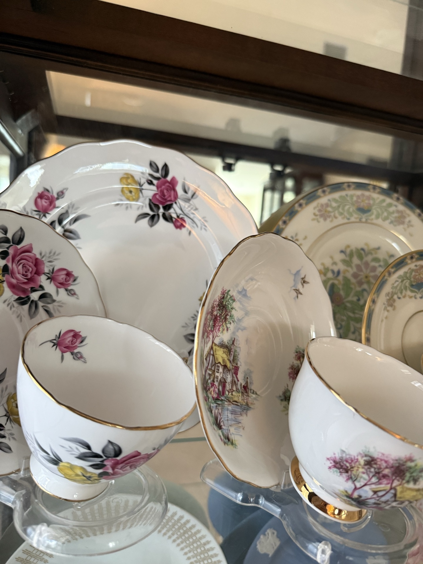 Multibrand bone china tea set with floral designs - image 4 of 9